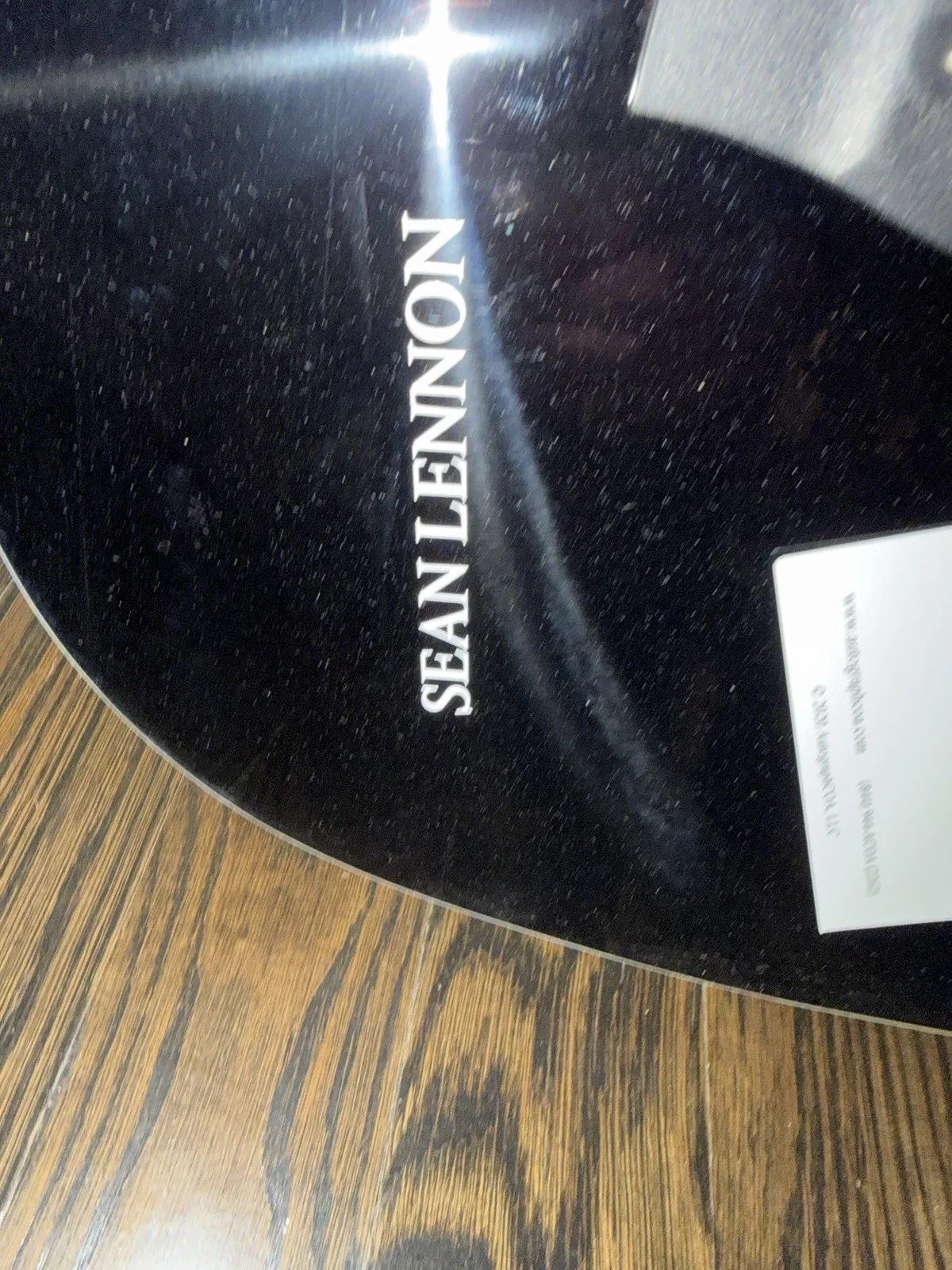 Sean Lennon Autograph Guitar , Huntington , EST 1975 , SON OF John Lennon COA, изображение 5