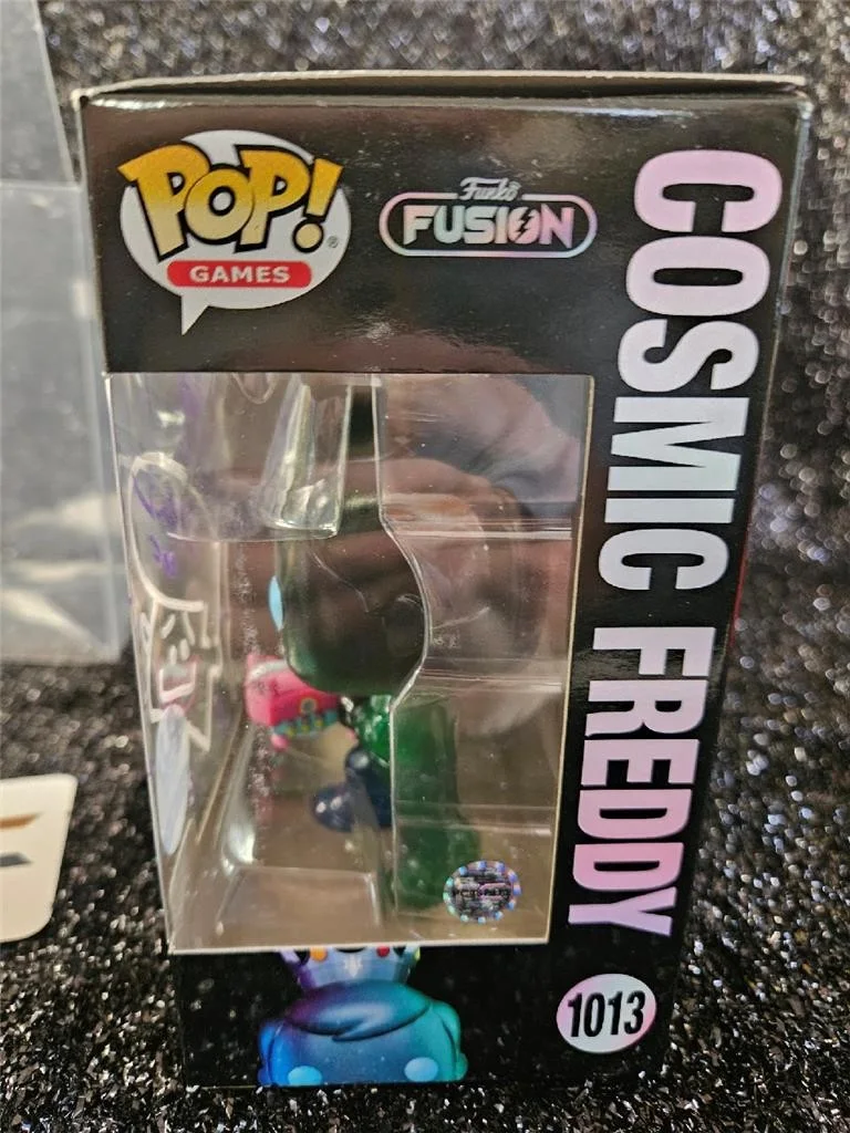 MIKE BECKER — MIKE BECKER HAND SIGNED AUTOGRAPHED FUNKO POP! 1013 COSMIC FREDDY SKETCH W/ COA, изображение 3