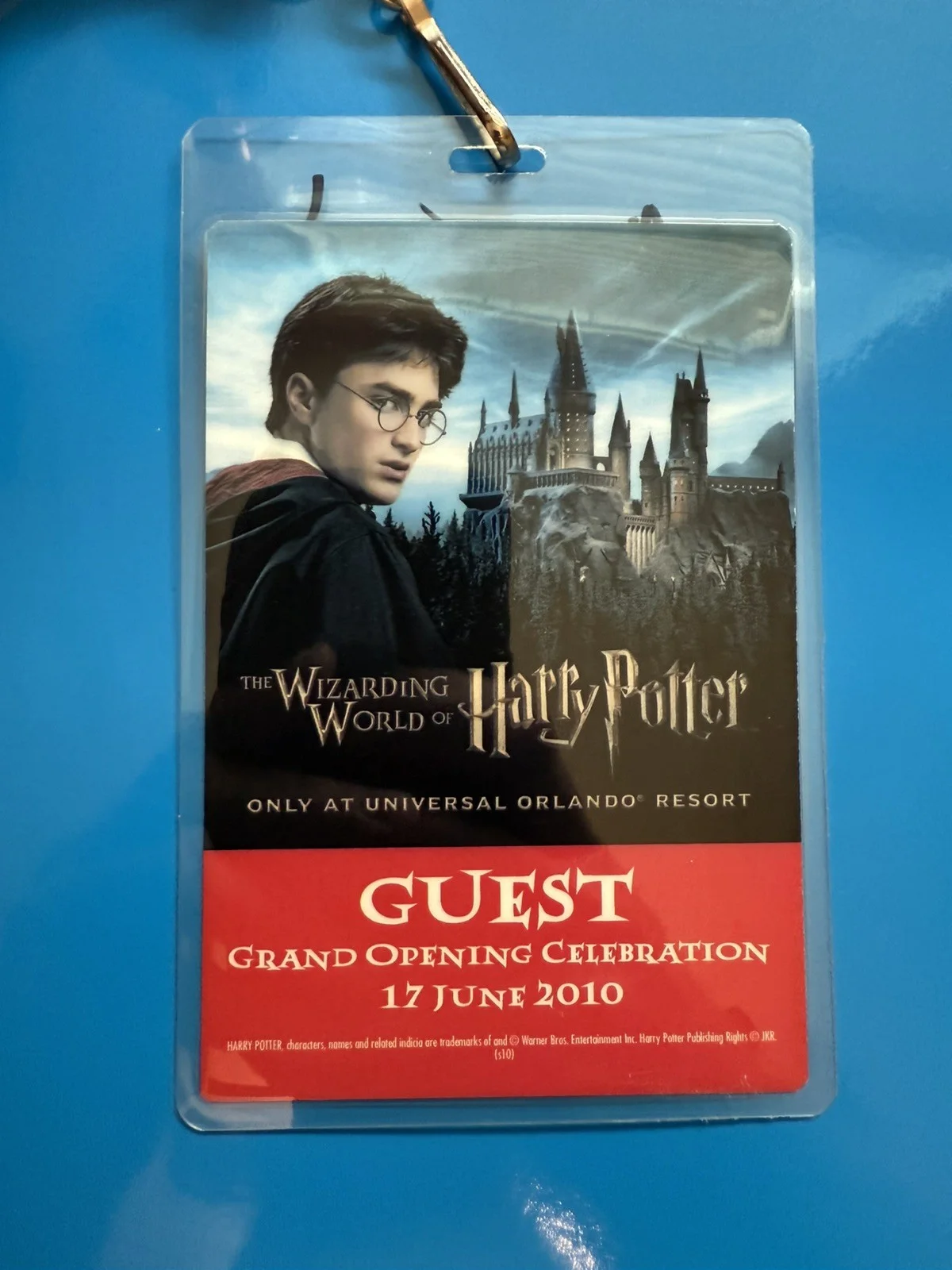 Warwick Davis — Harry Potter Warwick Davis Professor Flitwick Signed Badge Universal Studios, image 2