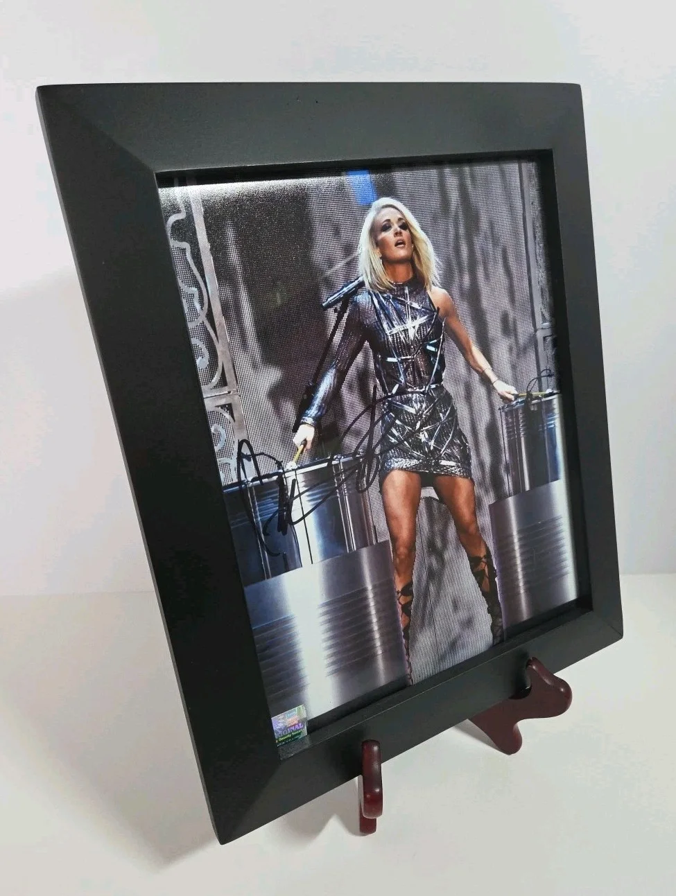 Carrie Underwood Signed 8x10 Concert Photo Framed Auto Country Music Authentic, изображение 2