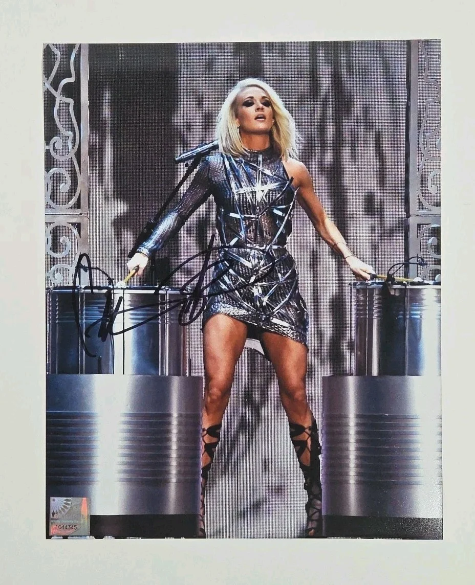 Carrie Underwood Signed 8x10 Concert Photo Framed Auto Country Music Authentic, изображение 5