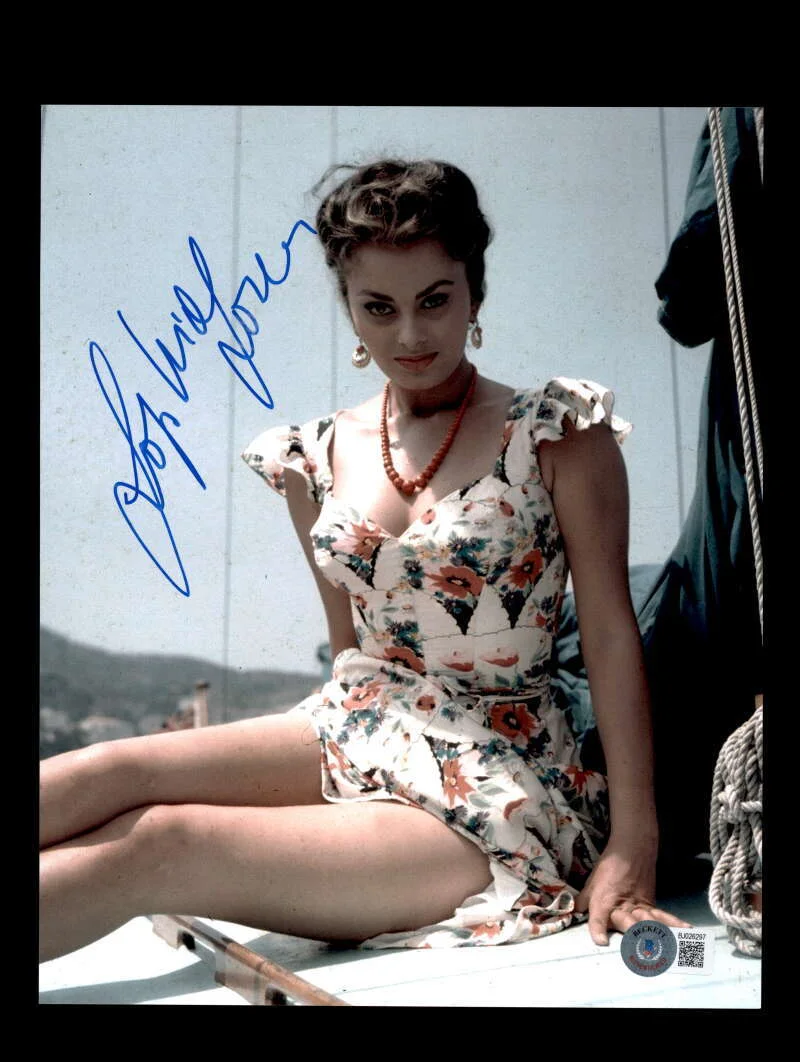 Sophia Loren — Sophia Loren Beckett Signed 8x10 Photo 2 Autograph