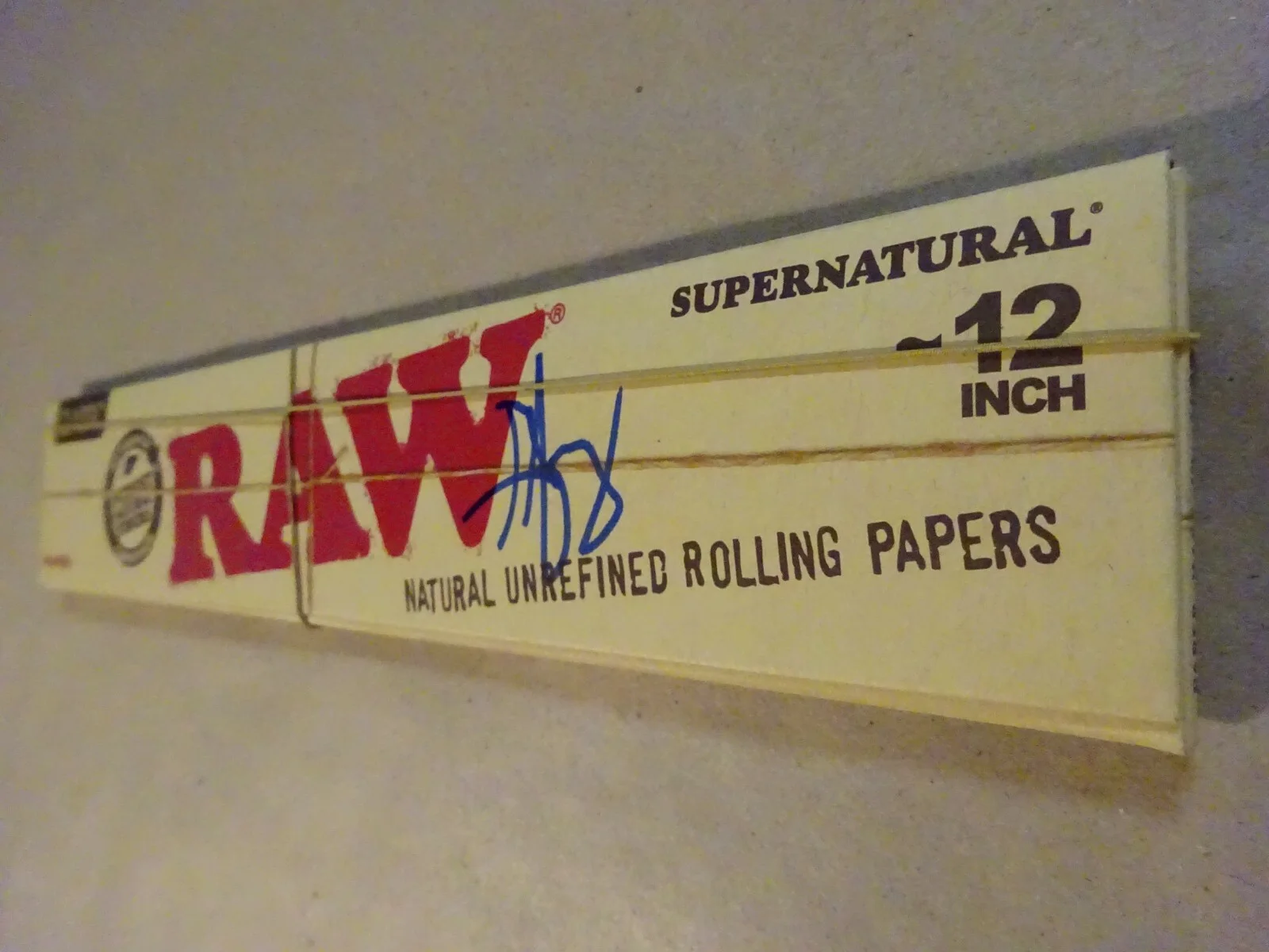 George Jung — Signed GEORGE JUNG Autographed RAW Tobacco Rolling Paper BECKETT BAS COA "Blow", изображение 3