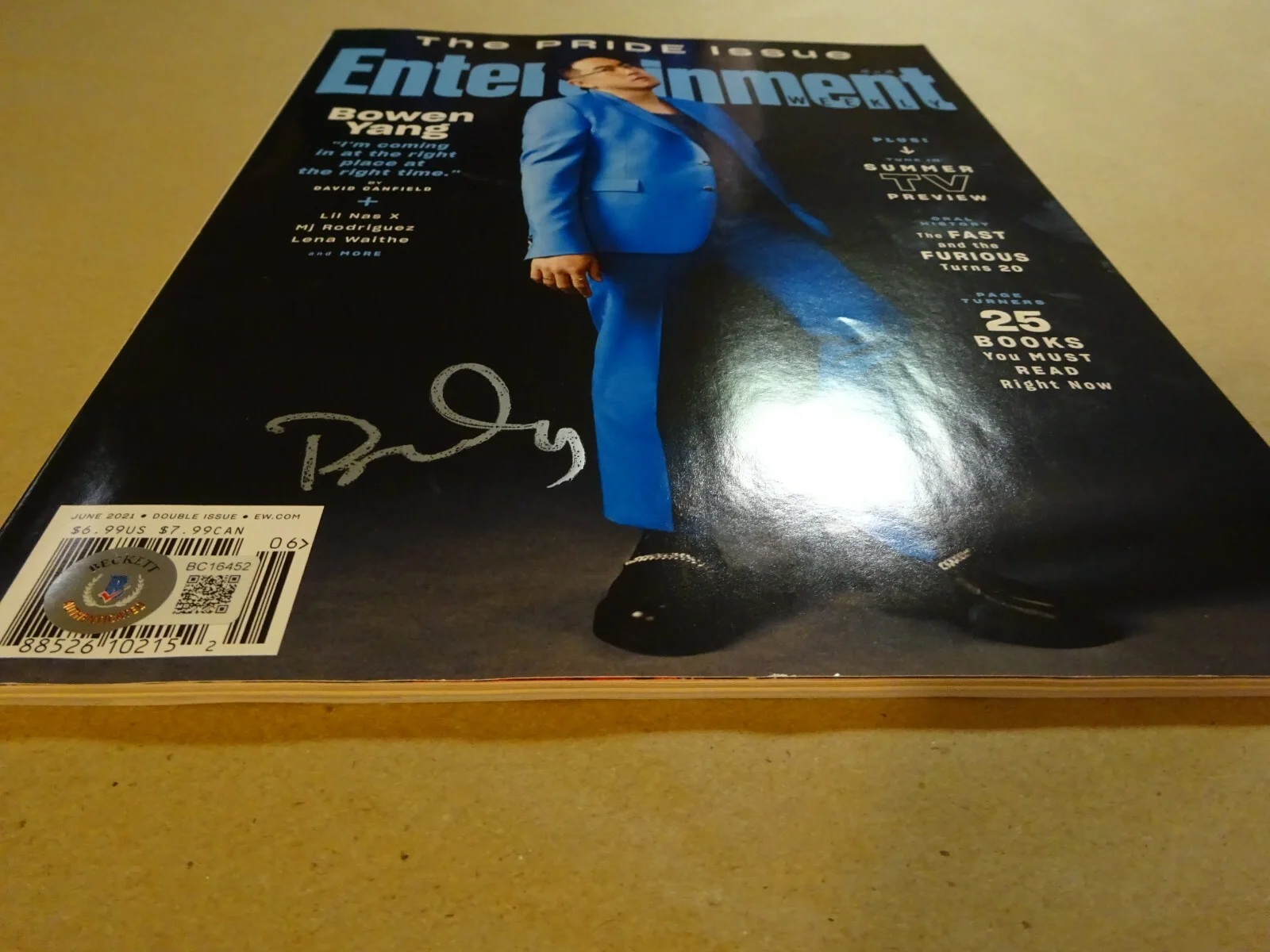Bowen Yang — Signed BOWEN YANG SNL Autographed Entertainment Magazine Beckett BAS COA, image 5