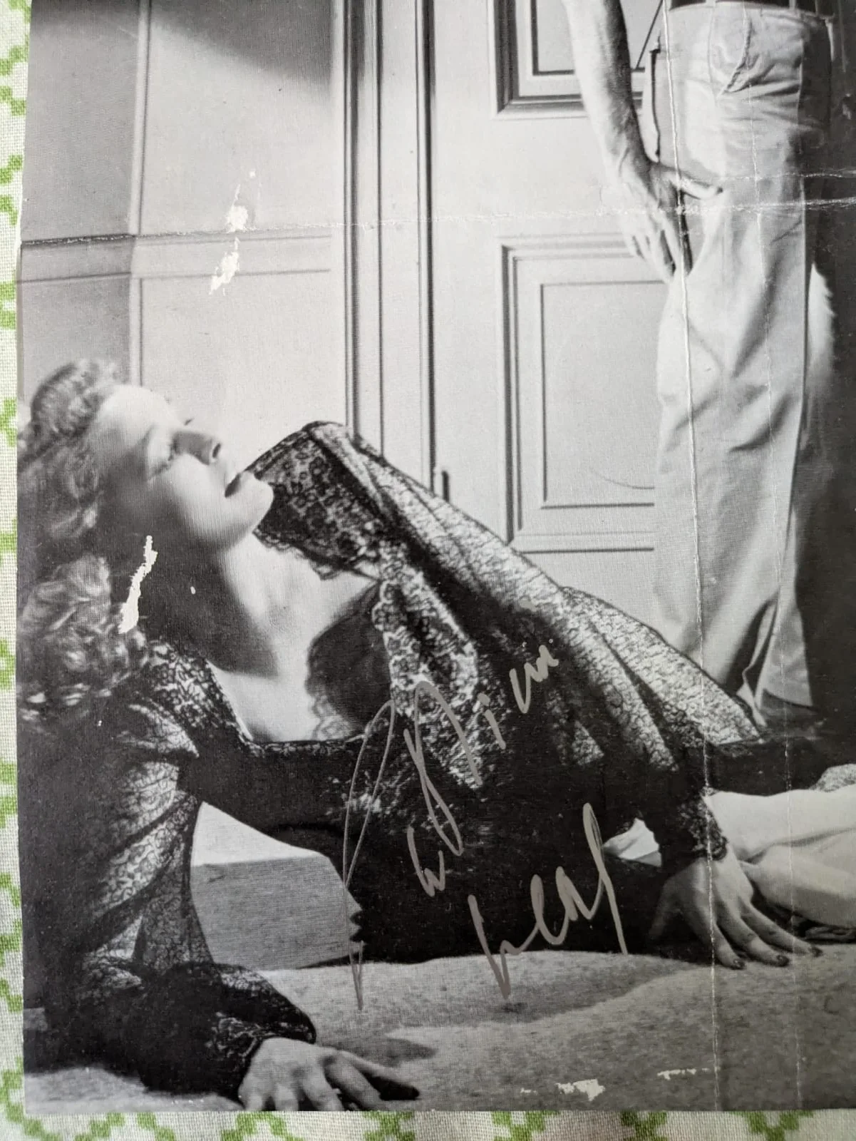 Patricia Neal — Patricia Neal Signed Clipped Page The Fountainhead Gary Cooper Oscar Actress, изображение 2
