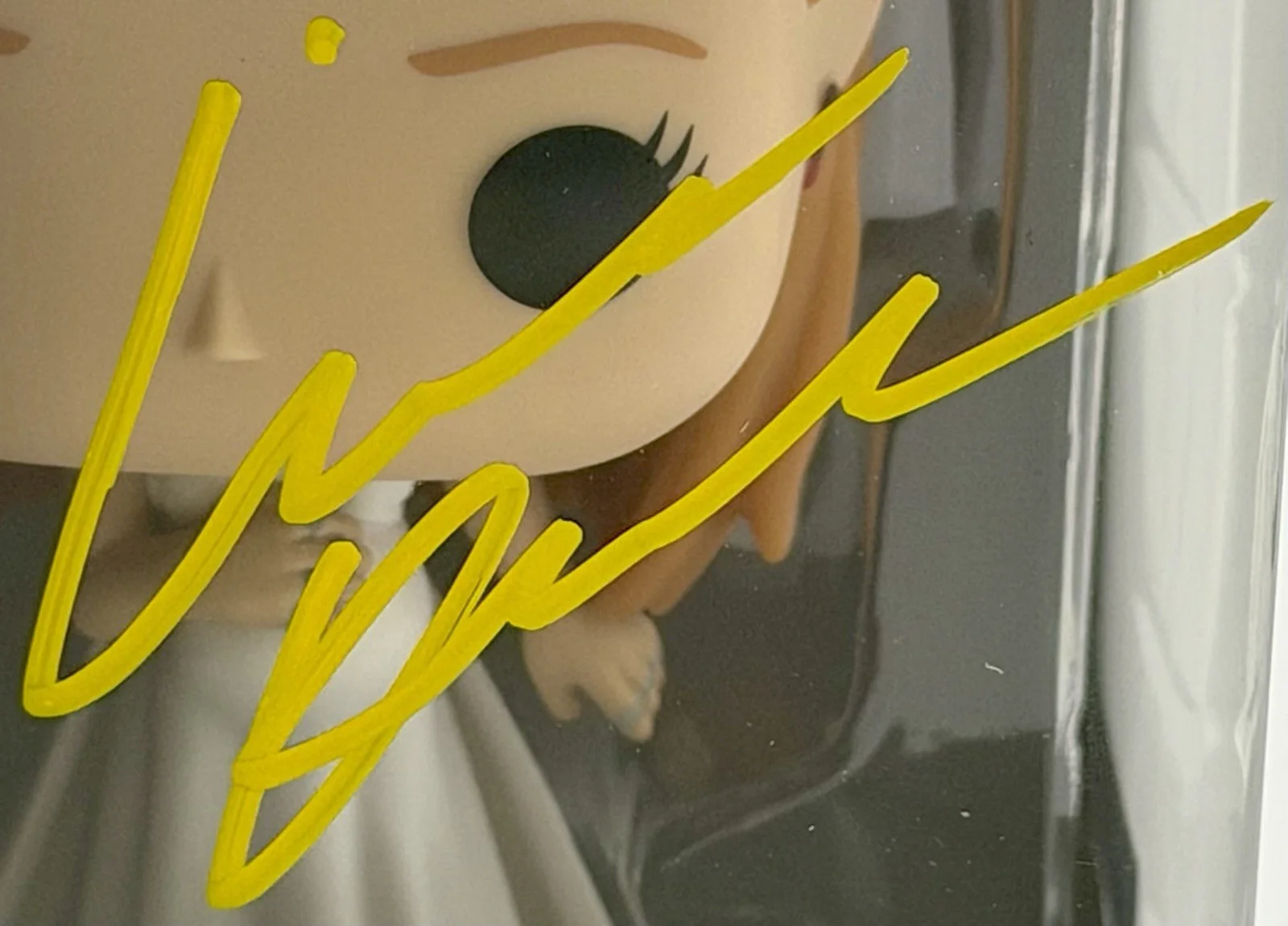 Lisa Kudrow — Lisa Kudrow Signed Funko Pop Phoebe Buffay Friends #1868 HA COA w/protector, изображение 2
