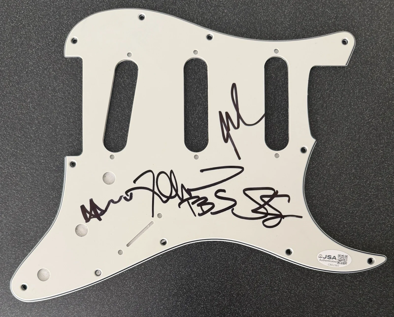ADAM LAZZARA +3 BAND SIGNED FENDER GUITAR PICKGUARD *TAKING BACK SUNDAY* JSA, изображение 2