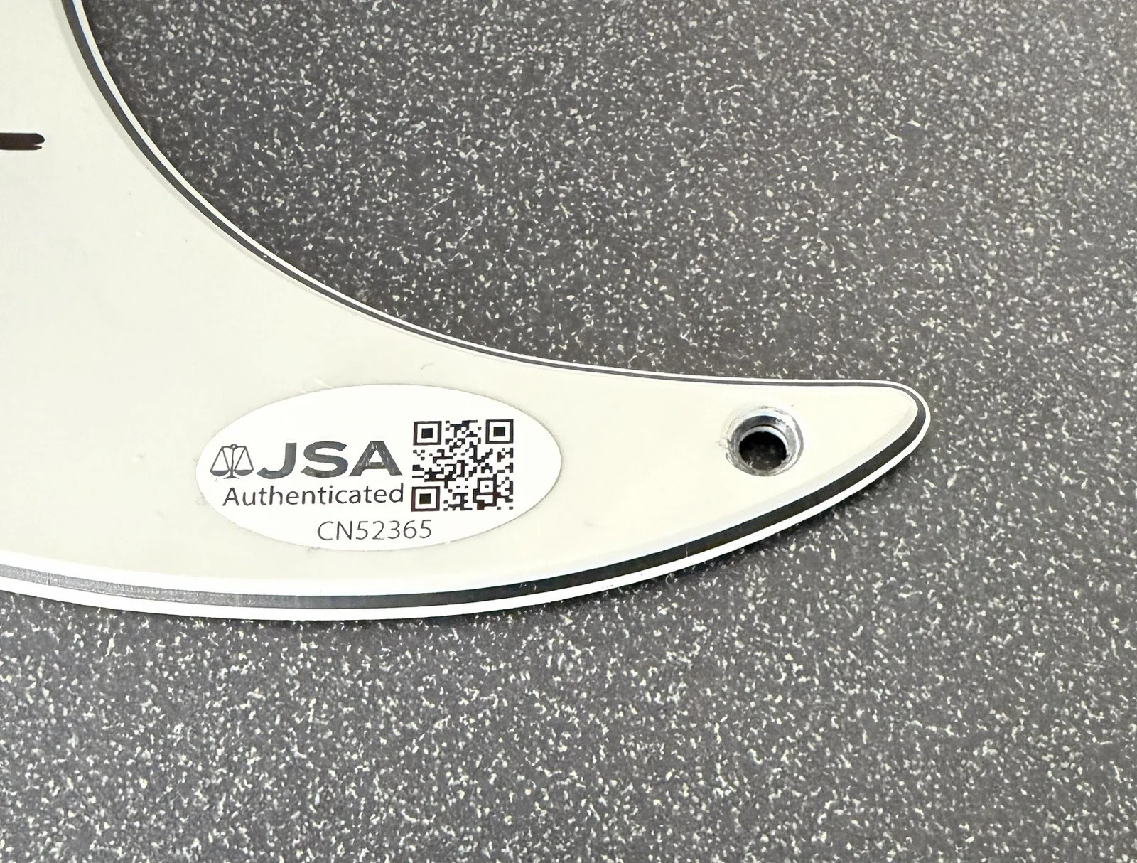 ADAM LAZZARA +3 BAND SIGNED FENDER GUITAR PICKGUARD *TAKING BACK SUNDAY* JSA, изображение 3