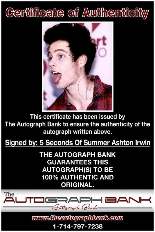Luke Hemmings — Luke Hemmings 5SOS Authentic signed rock 8x10 photo W/Cert Autographed A1, изображение 2