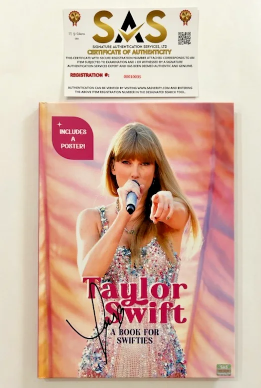 TAYLOR SWIFT SIGNED BOOK TAYLOR SWIFT A BOOK FOR SWIFTIES COA + 2 FREE PHOTOS, image 2