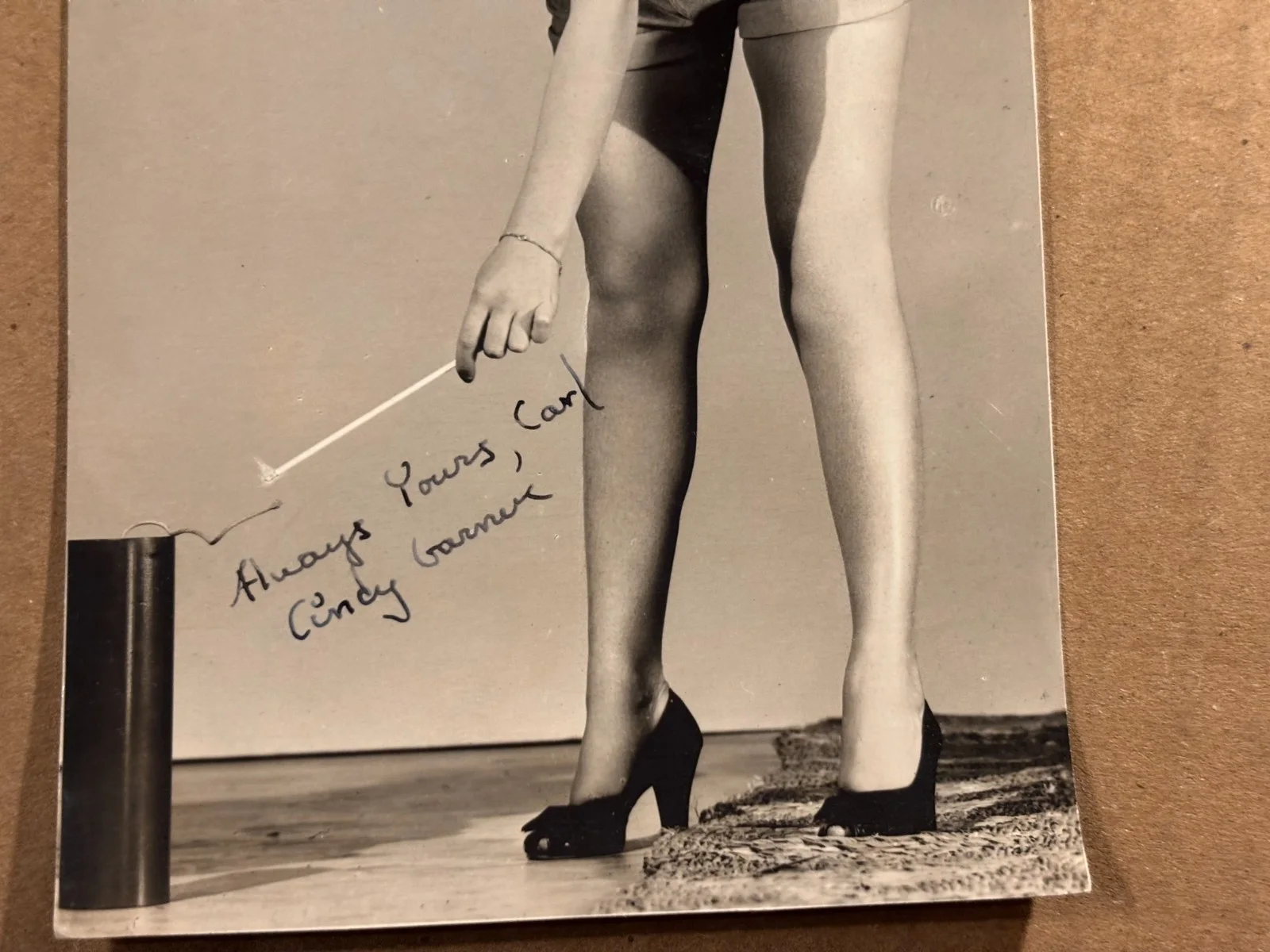 Cindy Garner Very Rare Very Early Autographed Small Pin Up Photo 40sRdBallExprss, image 5