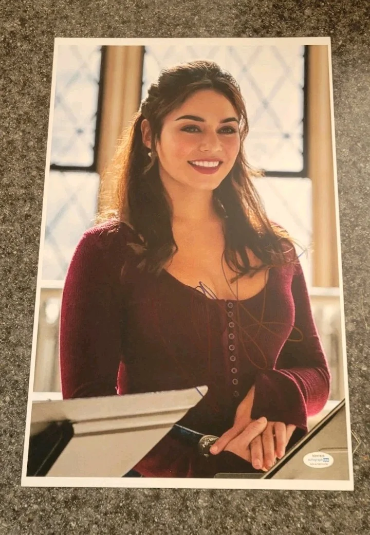 Vanessa Hudgens — VANESSA HUDGENS Signed/Autograph 11x17 Photo w/ ACOA COA