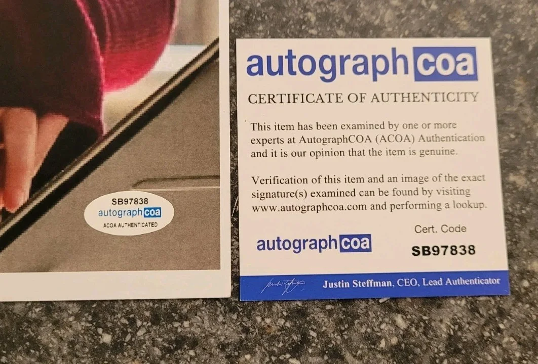 Vanessa Hudgens — VANESSA HUDGENS Signed/Autograph 11x17 Photo w/ ACOA COA, изображение 3