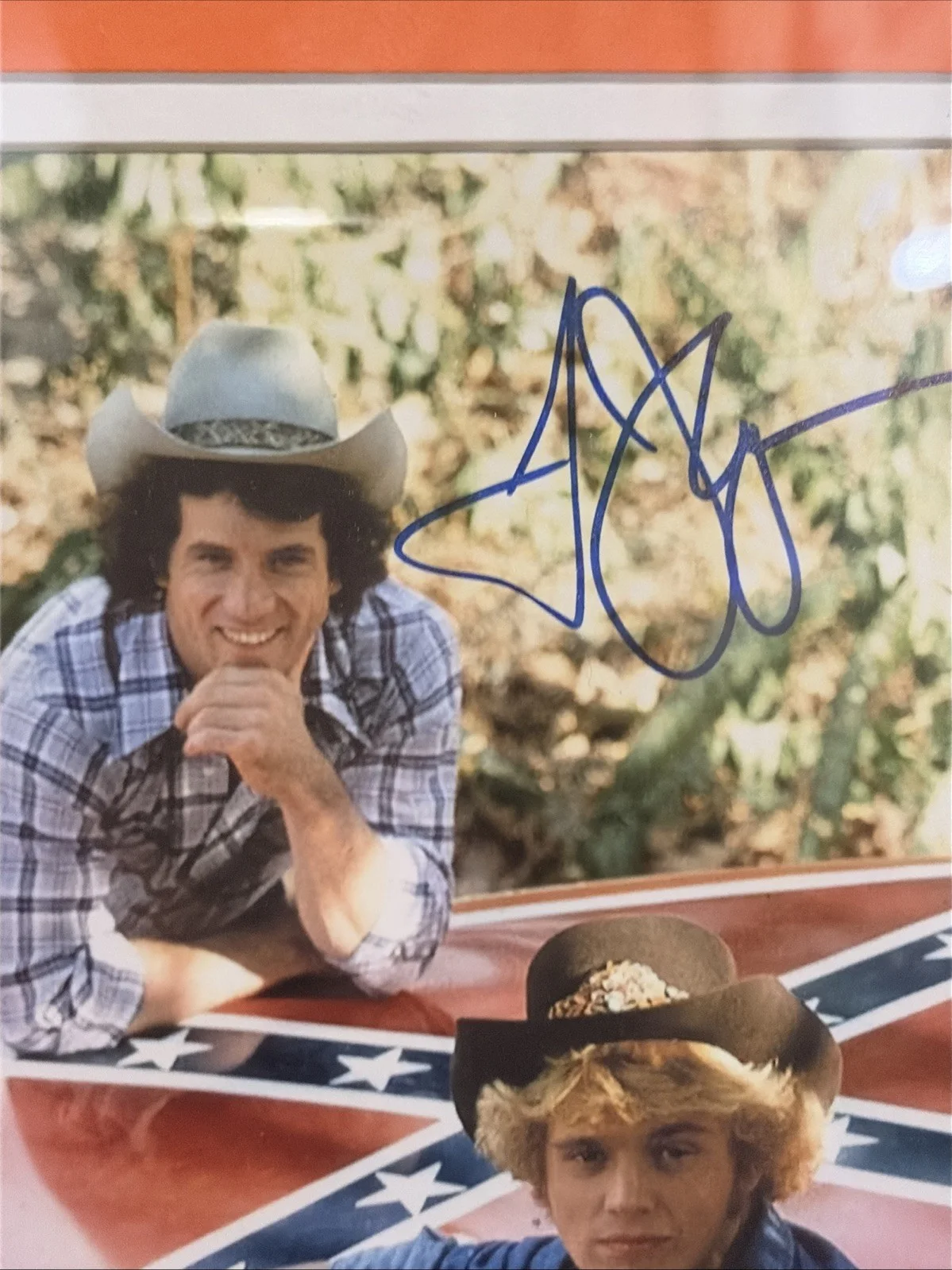 John Schneider / Tom Wopat — Dukes of Hazzard Tom Wopat/John Schneider Signed And Framed 8x10 JSA Authentic, изображение 2