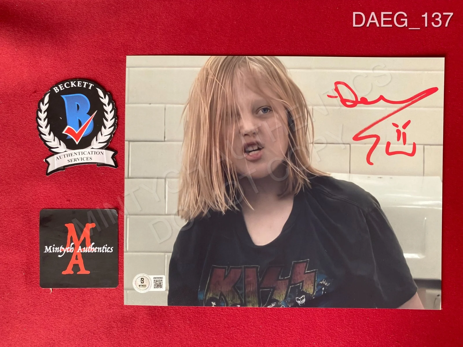 Daeg Faerch — Daeg Faerch autographed signed 8x10 photo Rob Zombie Halloween Beckett COA