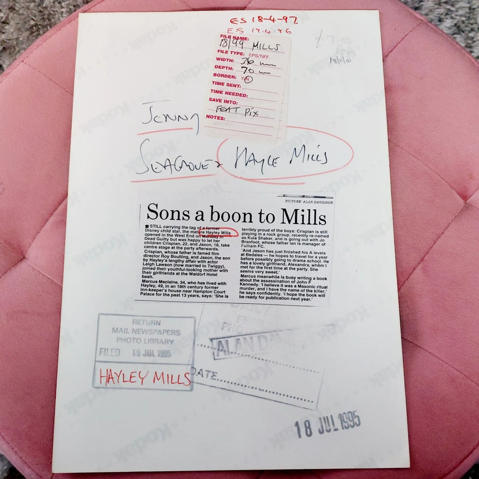 HAYLEY MILLS JENNY SEAGROVE Original Mail Photo 19 Jul 1995 Archive, изображение 2