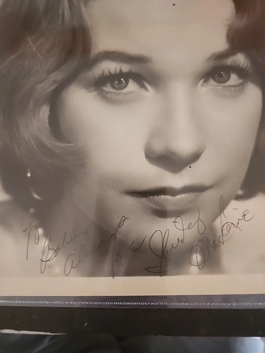 Shirley mclane, black and white signed eight by ten Photo, изображение 2