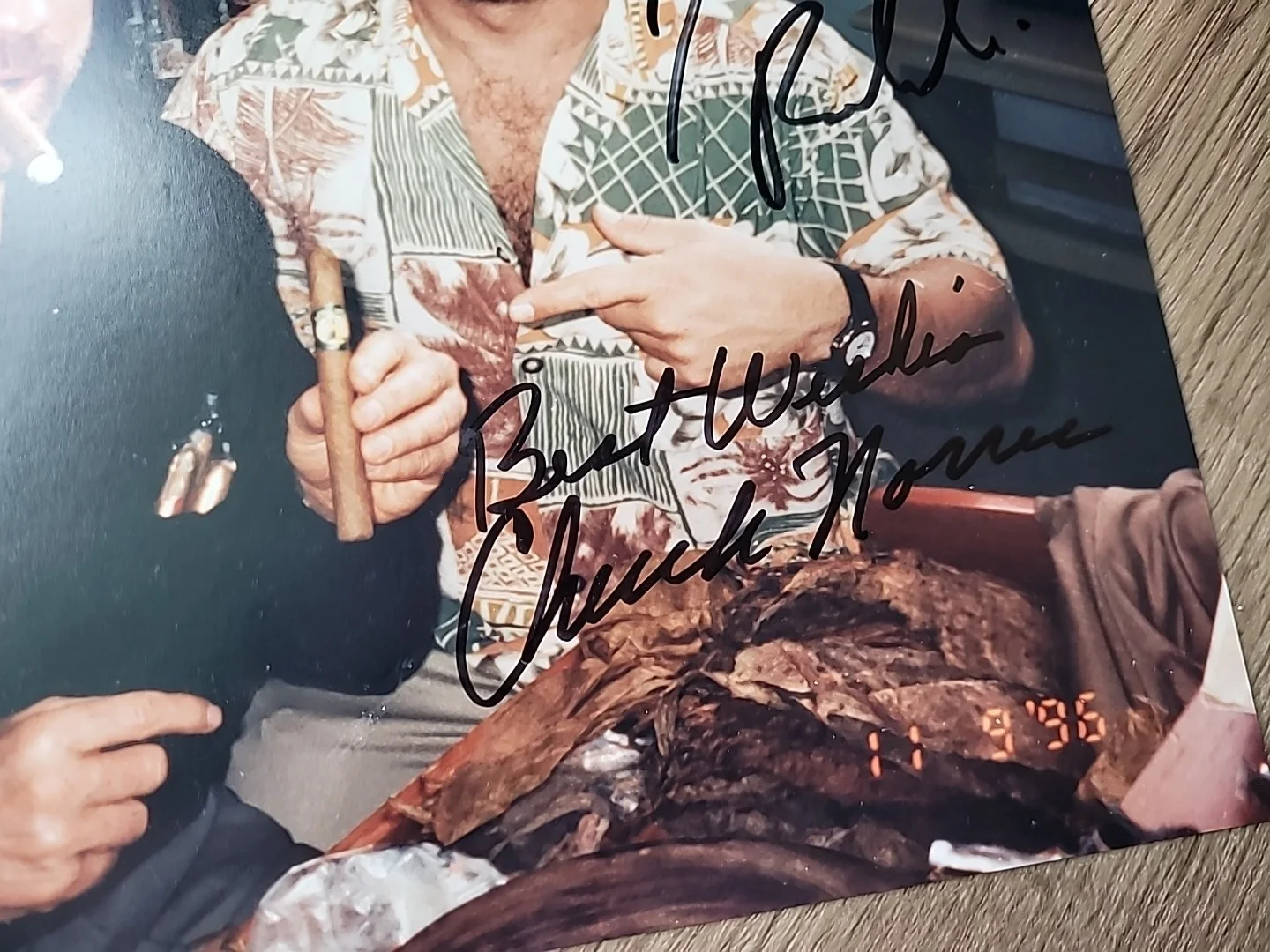 chuck norris — Chuck Norris & Jim Belushi Signed Autographed 8x10 Promo Lone Wolf Cigar Picture, изображение 3