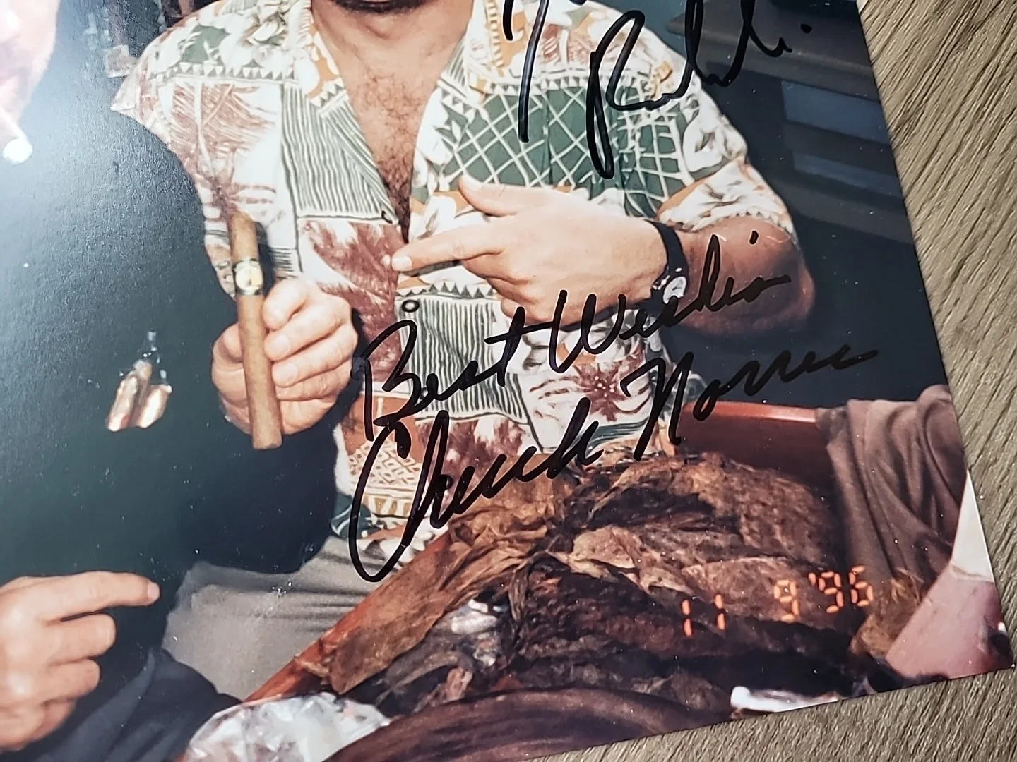 chuck norris — Chuck Norris & Jim Belushi Signed Autographed 8x10 Promo Lone Wolf Cigar Picture, изображение 4