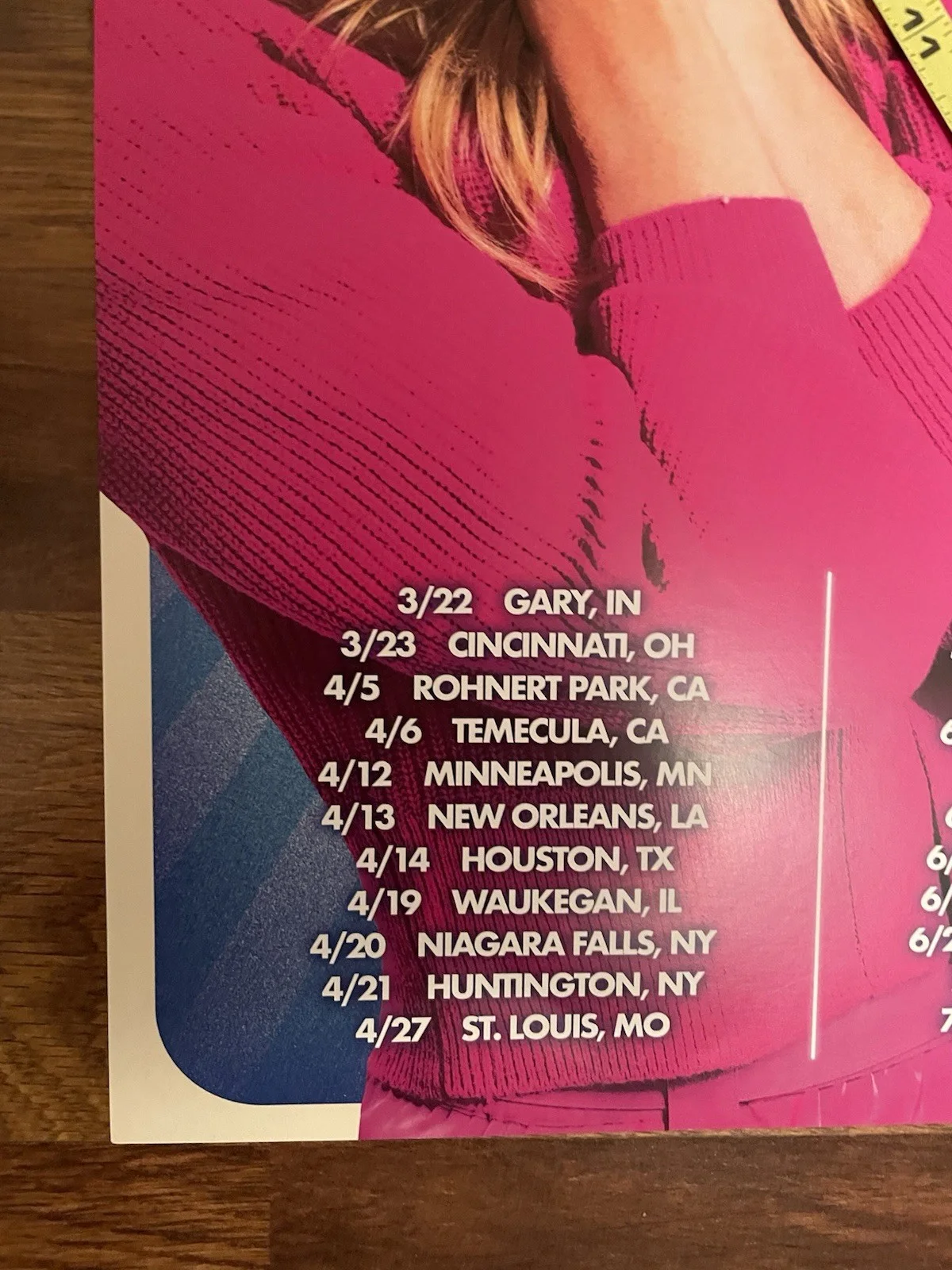 NIKKI GLASER Orig Signed 2024 ALIVE & UNWELL TOUR Poster Autographed In NC Last1, изображение 2