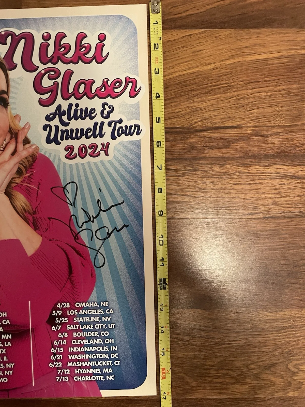 NIKKI GLASER Orig Signed 2024 ALIVE & UNWELL TOUR Poster Autographed In NC Last1, изображение 3