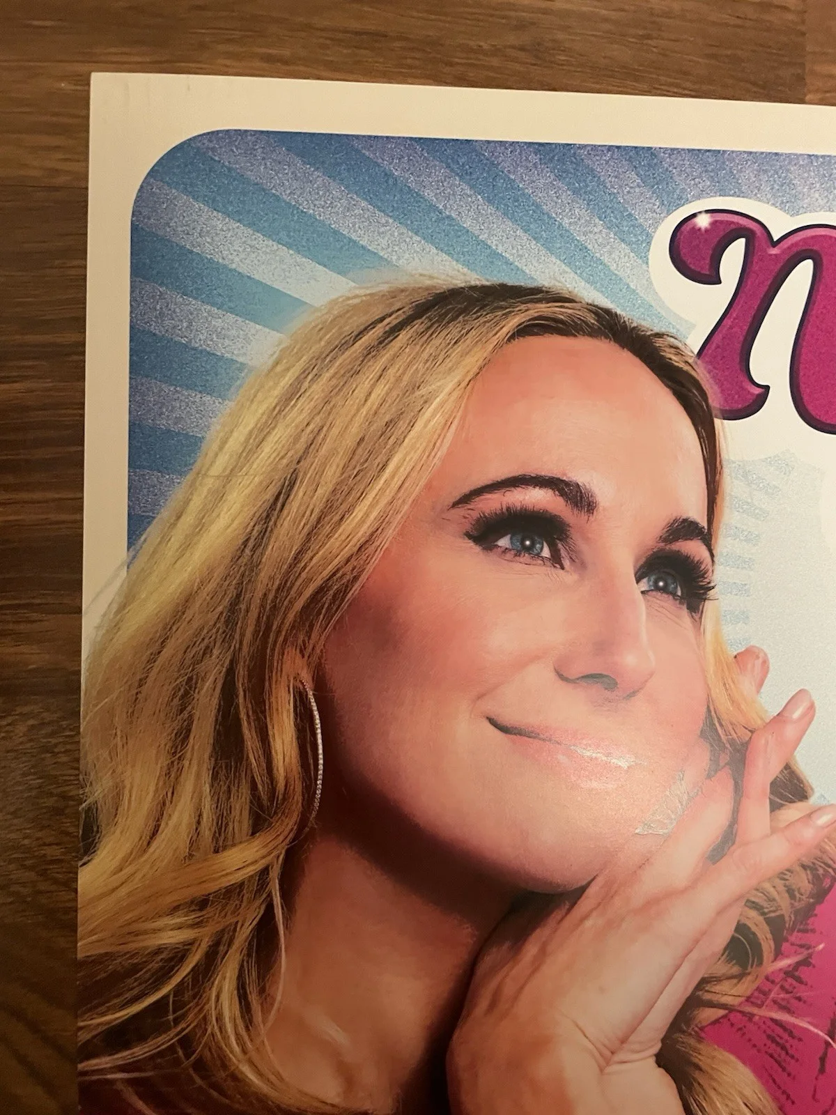NIKKI GLASER Orig Signed 2024 ALIVE & UNWELL TOUR Poster Autographed In NC Last1, изображение 4