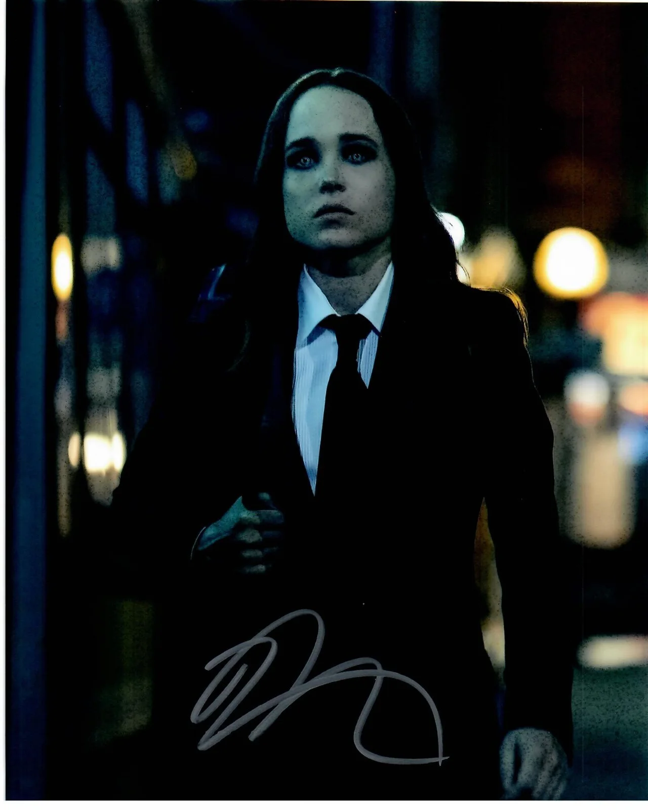 Elliot Page — Elliot Page The Umbrella Academy Actor As Viktor Signed 8 x 10 Photo TTM COA