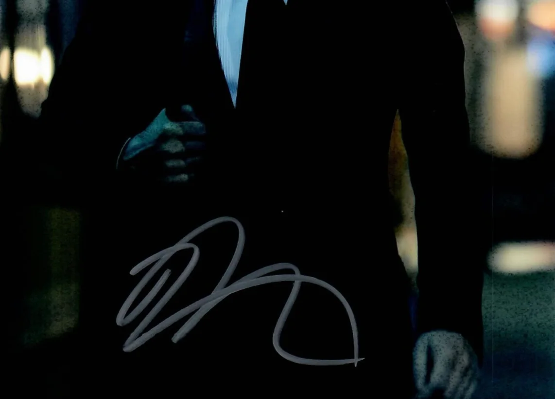 Elliot Page — Elliot Page The Umbrella Academy Actor As Viktor Signed 8 x 10 Photo TTM COA, изображение 2