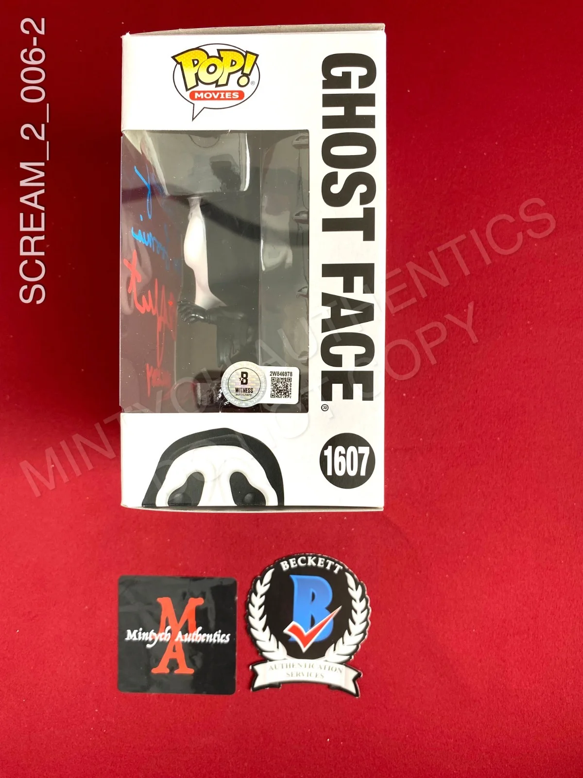 Timothy Olyphant, Laurie Metcalf — Timothy Olyphant Laurie Metcalf dual signed Ghostface Funko Pop#1607 Scream 2, изображение 2