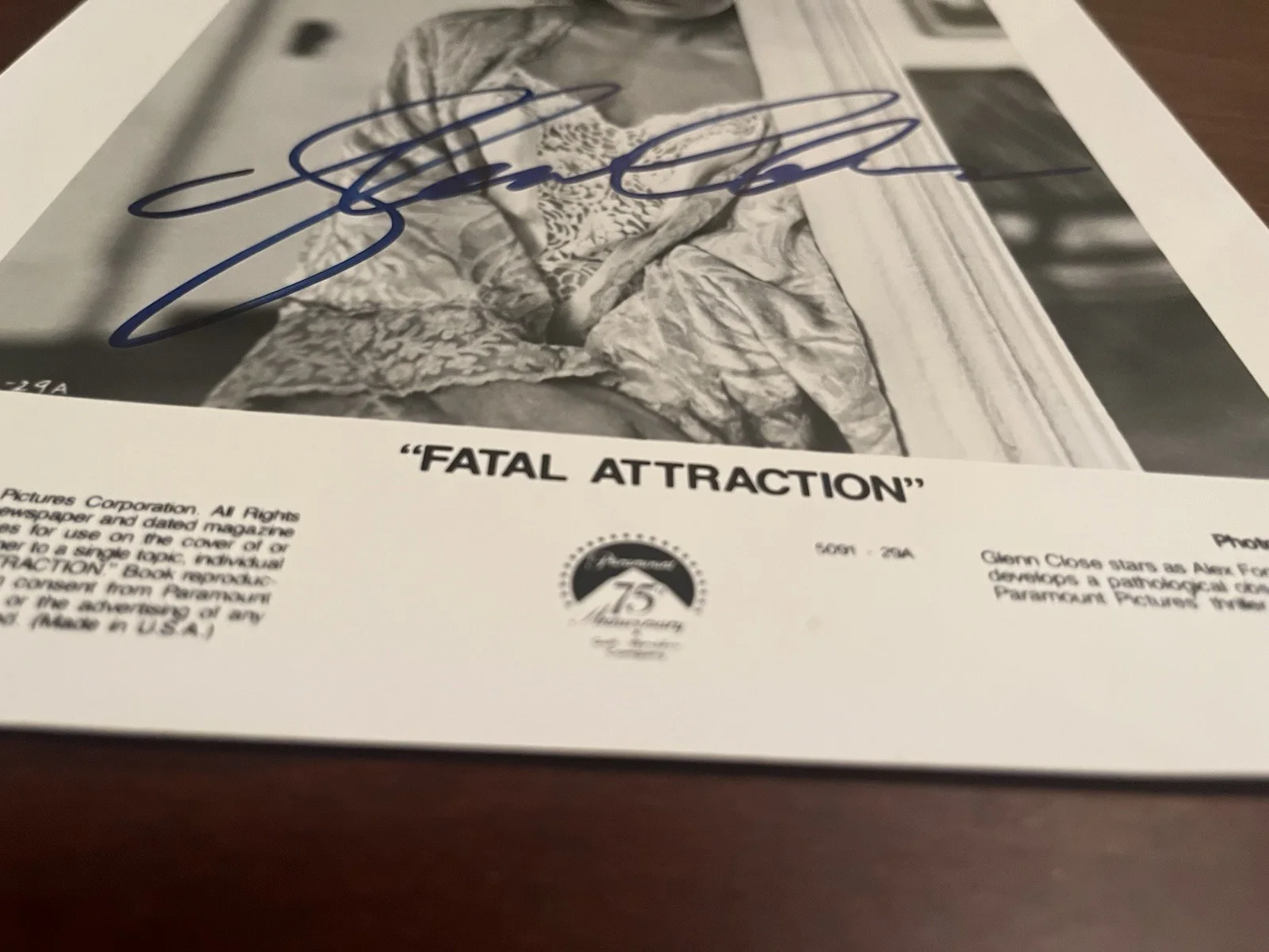 Glenn Close — Glenn Close Signed Fatal Attraction Original Black & White Movie Photo Still, изображение 3