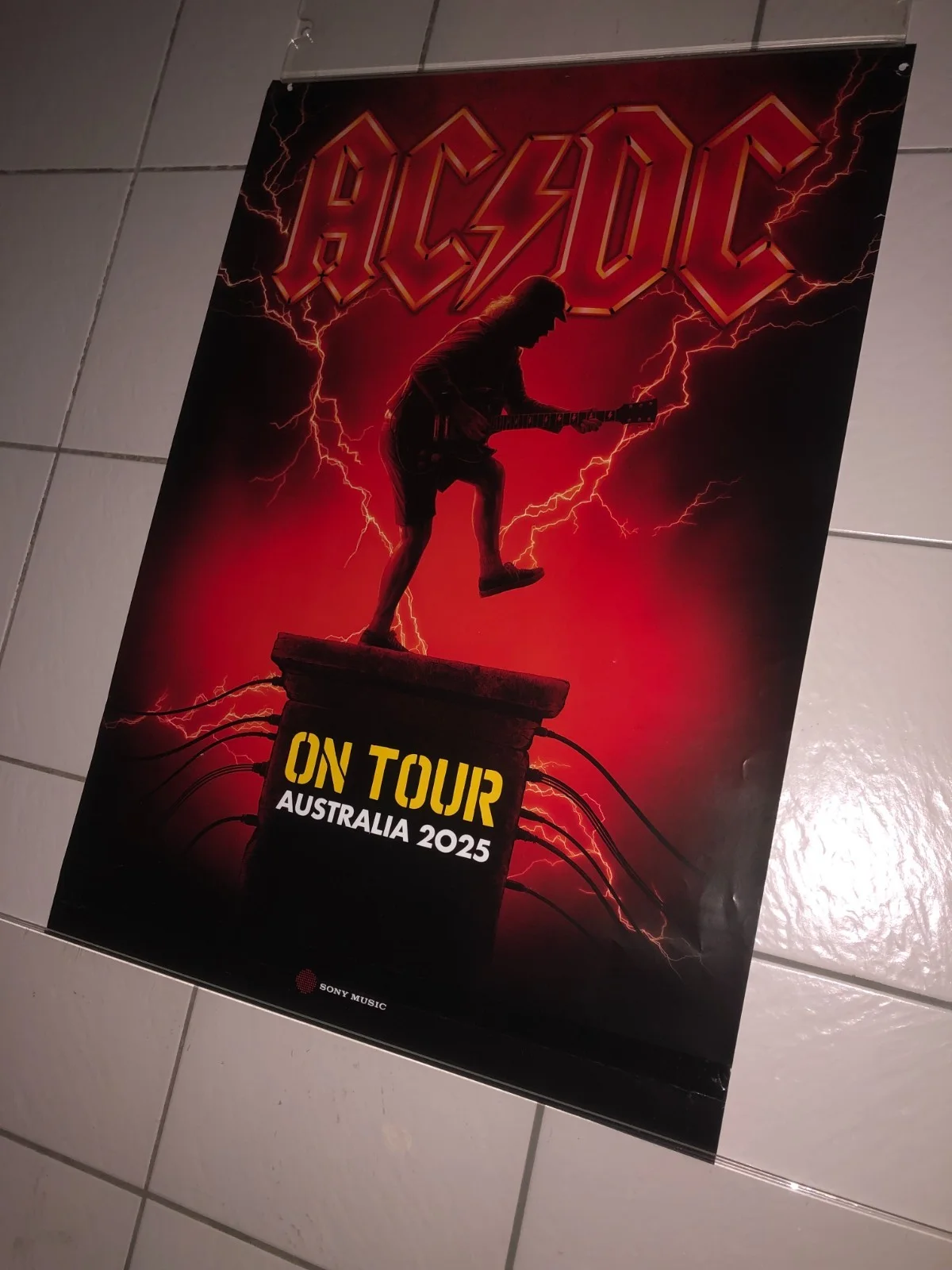 AC/DC 2025 ANGUS YOUNG XRARE AUST IN STORE PROMO ORIG SONY MUSIC ON TOUR POSTER, изображение 5
