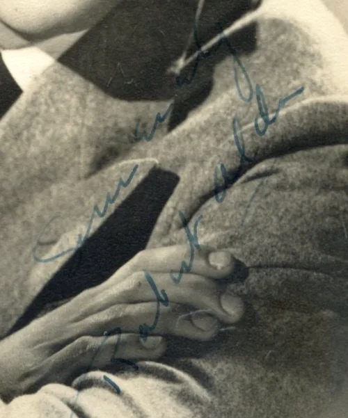 ROBERT ALDA Hand Signed Autographed Photo 80 YEARS OLD, image 2