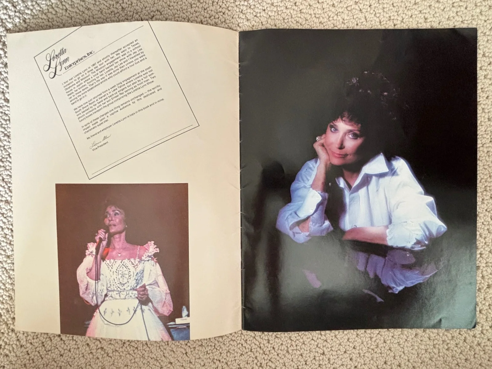 Loretta Lynn – Signed Color Program (11”x14”) Great Item!, image 3