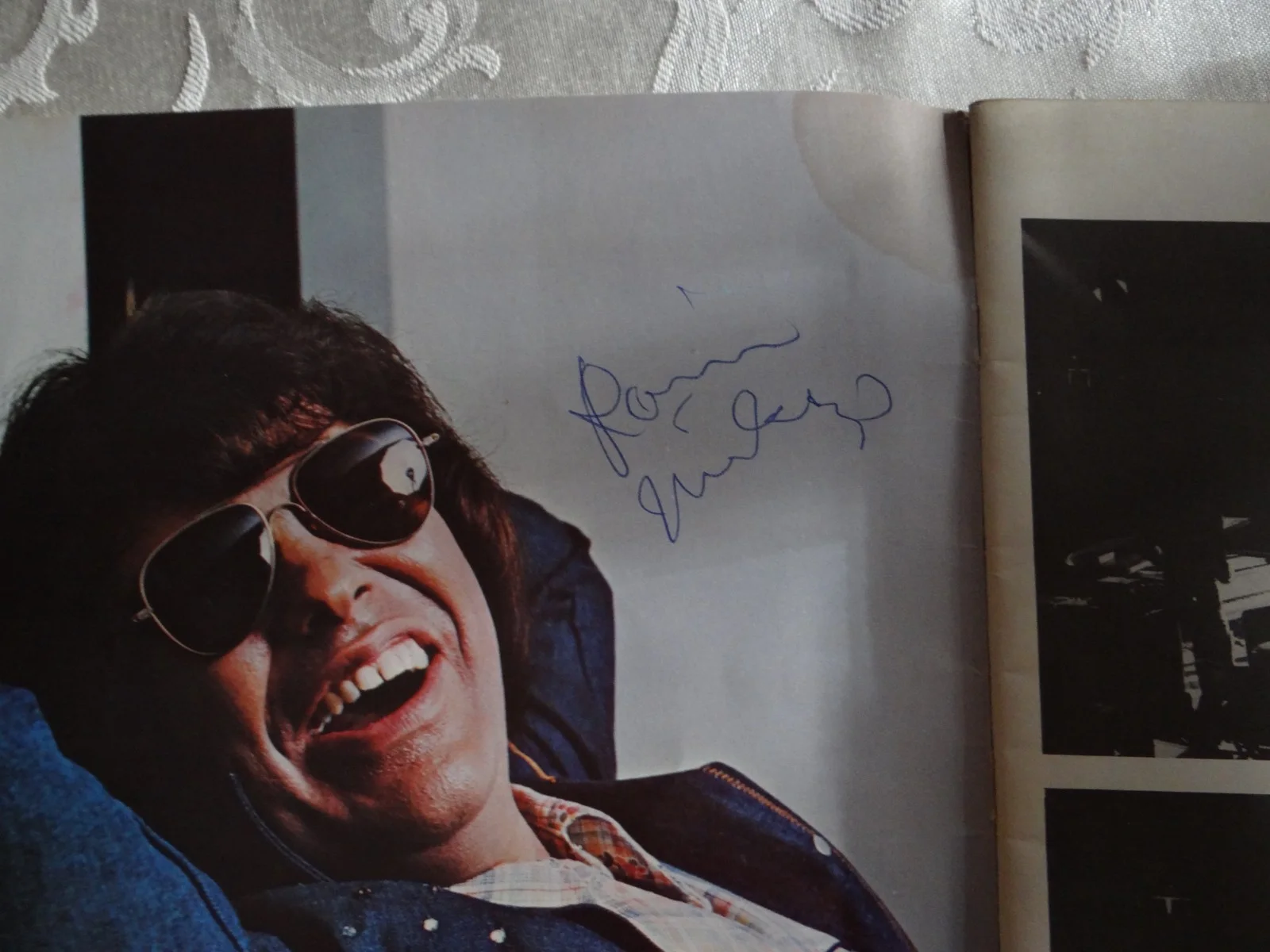 Ronnie Milsap Signed 1975 TOURBOOK Country Singer AUTOGRAPHED AS-IS, image 2