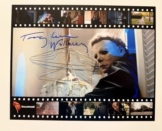 Tommy Lee Wallace — Tommy Lee Wallace SIGNED Halloween 8x10 Photo Michael Myers EXACT PROOF A