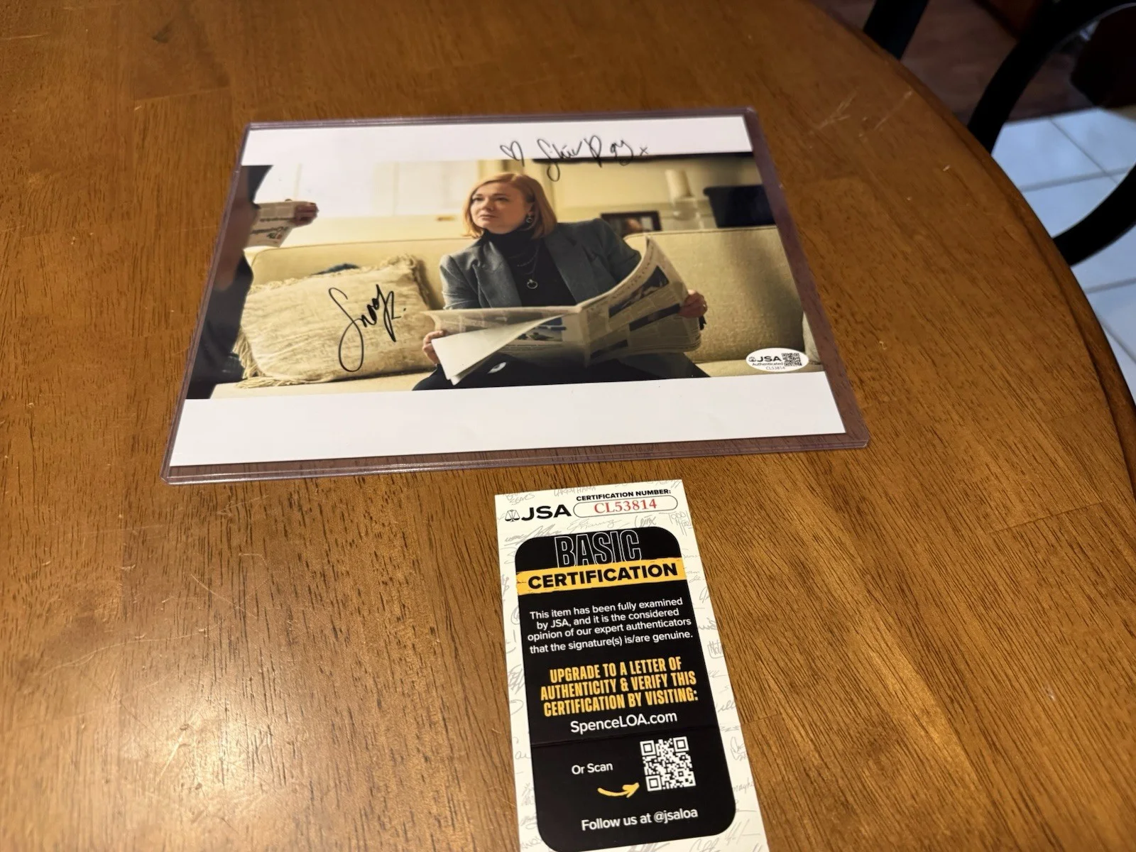 Sarah Snook — Sarah Snook Succession 8x10 Photo Signed Autographed JSA COA