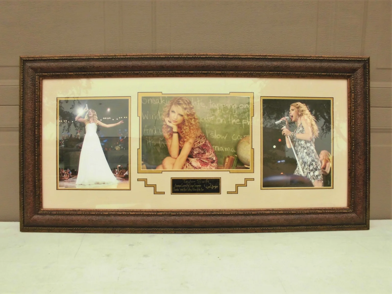 MILLIONAIRE GALLERY / FRAMED & SIGNED TAYLOR SWIFT DISPLAY FOR "Fearless Album", image 2