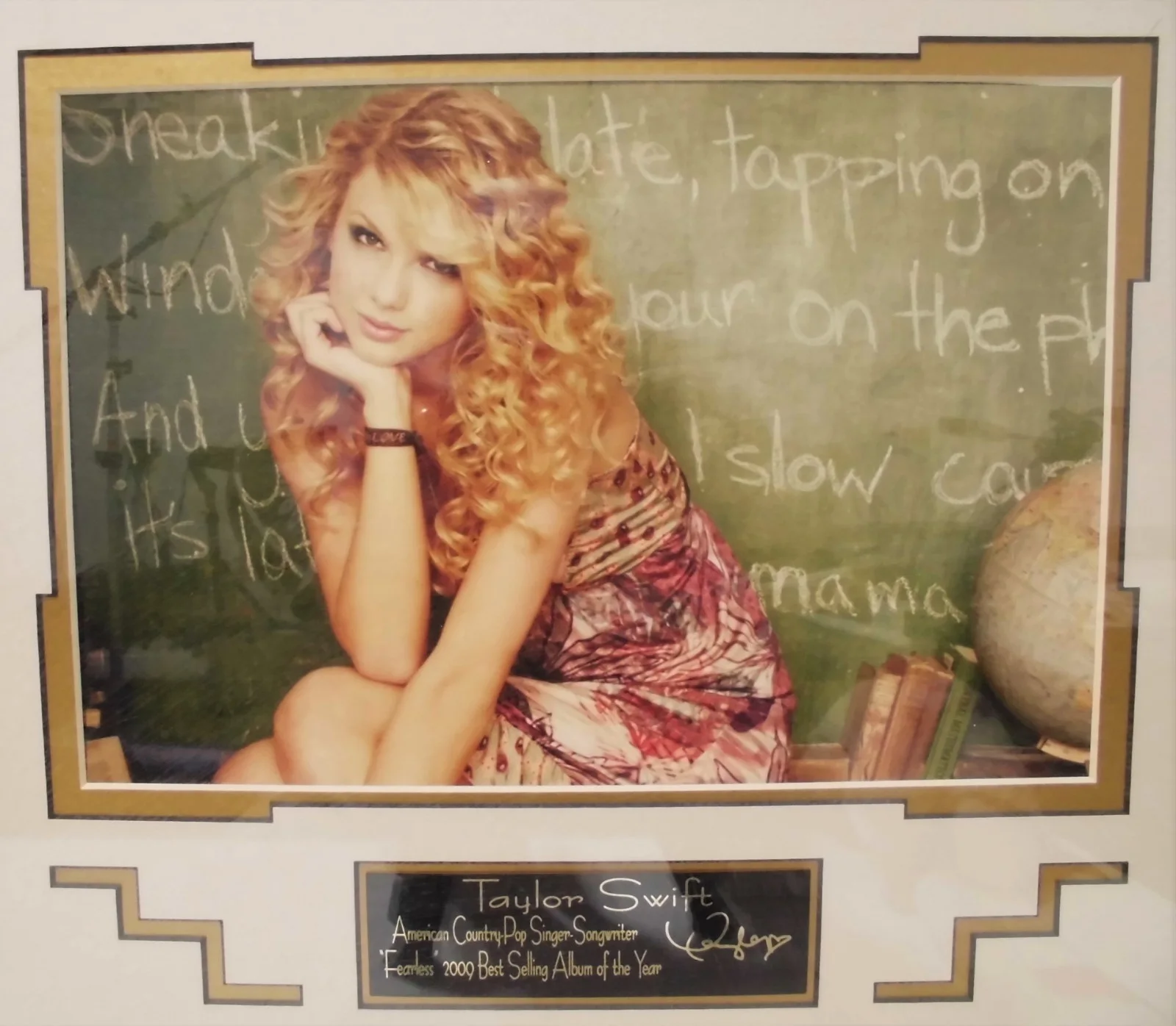 MILLIONAIRE GALLERY / FRAMED & SIGNED TAYLOR SWIFT DISPLAY FOR "Fearless Album", image 3