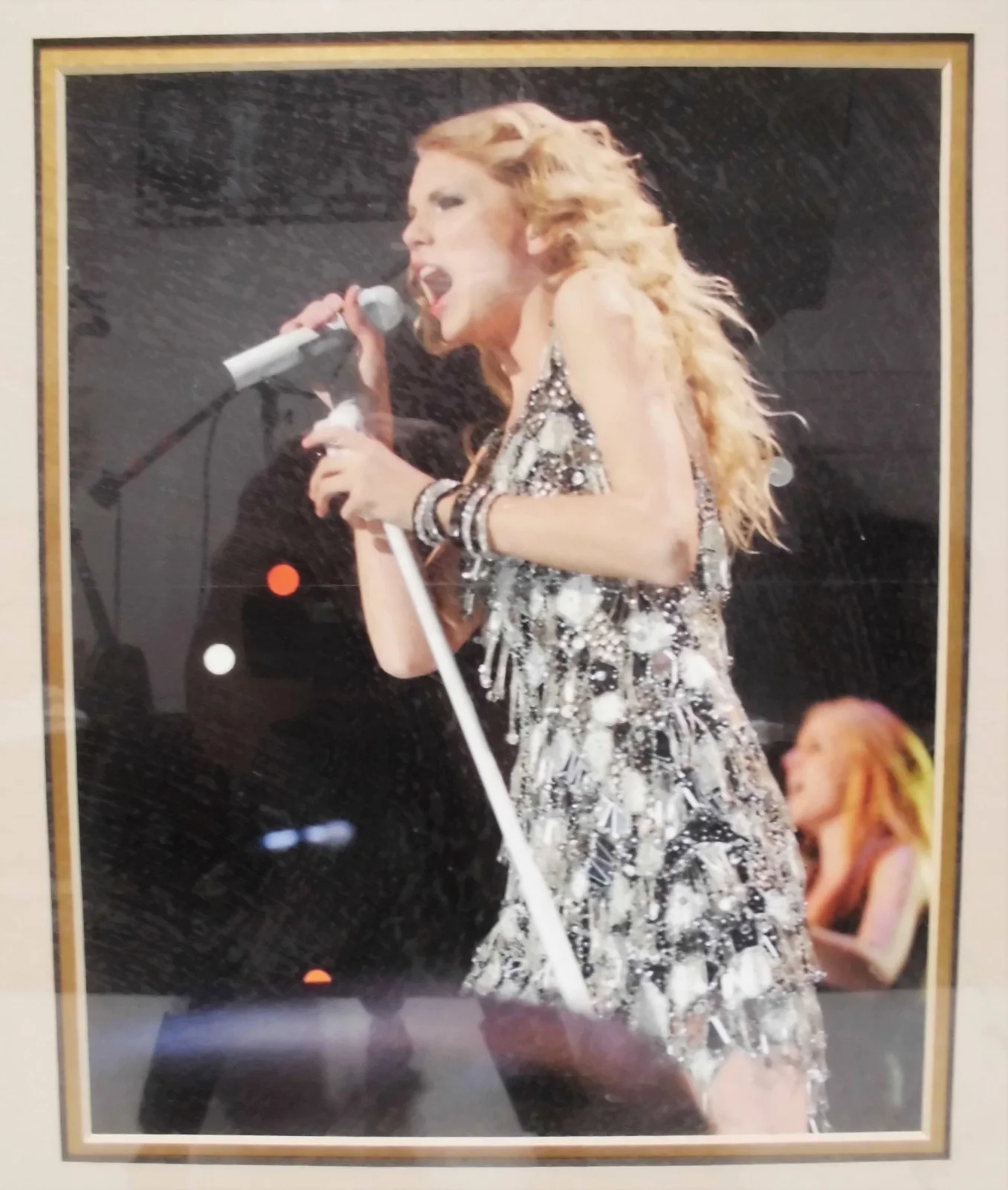 MILLIONAIRE GALLERY / FRAMED & SIGNED TAYLOR SWIFT DISPLAY FOR "Fearless Album", image 5