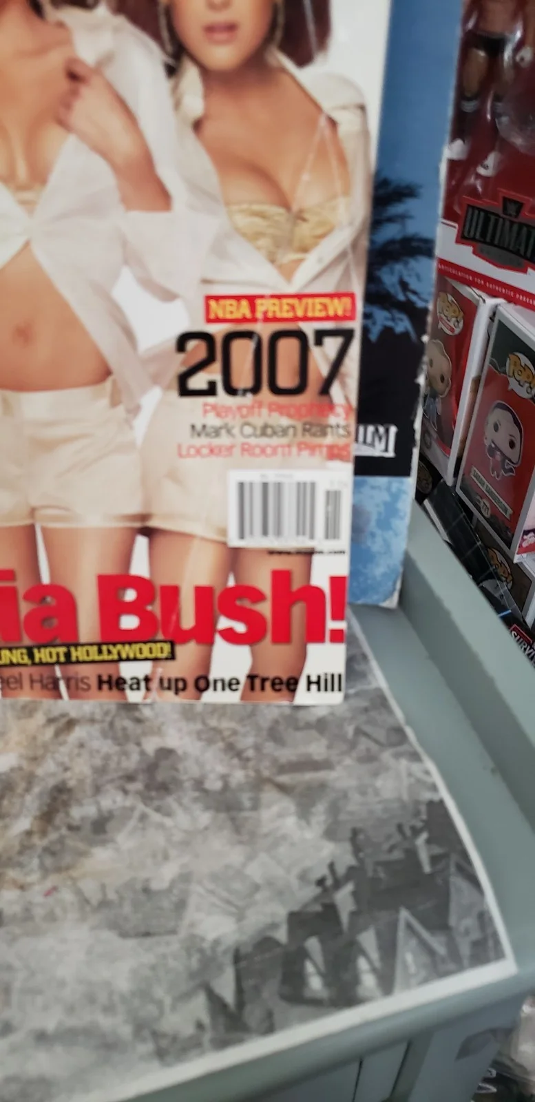 Leighton Meester Autograph COA Maxim Sophia Bush Magazine, изображение 2