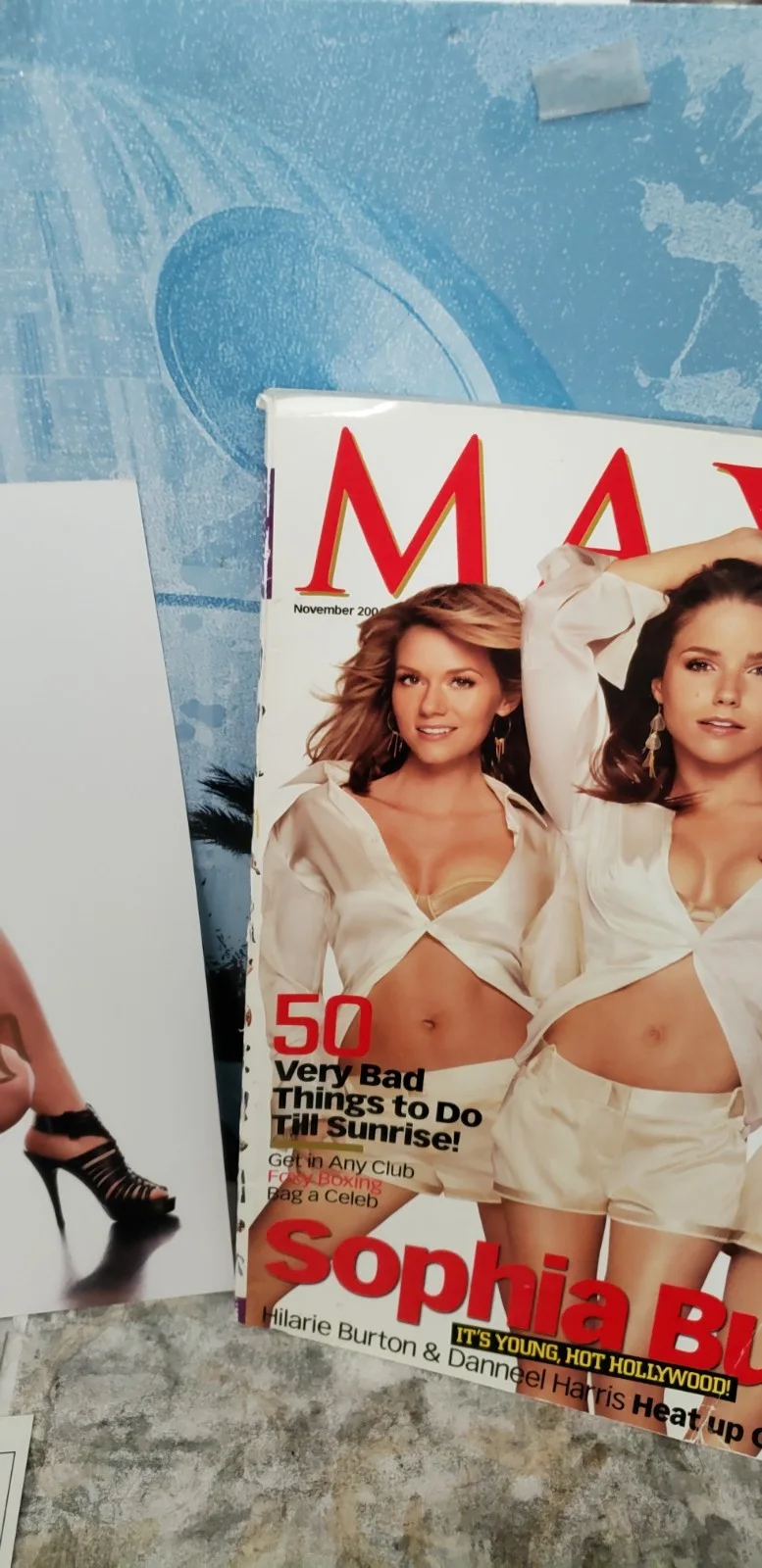 Leighton Meester Autograph COA Maxim Sophia Bush Magazine, изображение 3