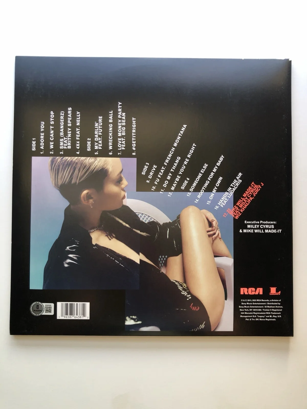 Miley Cyrus Signed Autographed Bangerz LP Vinyl Hannah Montana Beckett COA, изображение 3