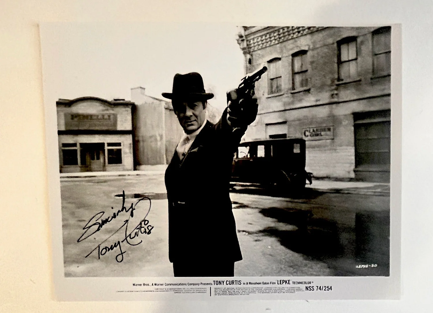Tony Curtis — Tony Curtis Hand Signed Autographed Lepke 1974 8x10 Press Photo