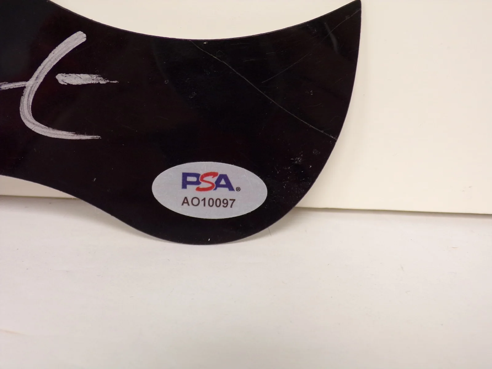 Eric Church Singer AUTOGRAPHED Black Guitar Pickguard w/ PSA COA 010626WT2-A36, изображение 3