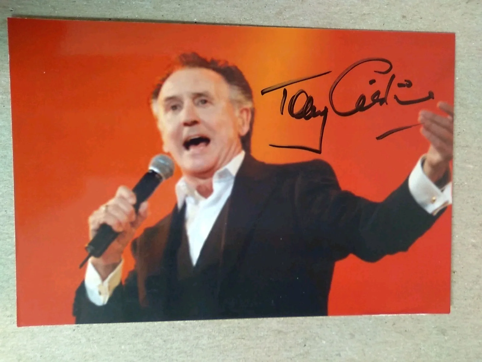 Tonie Christie English Singer Autographed 6x4 Photo Signed, изображение 2