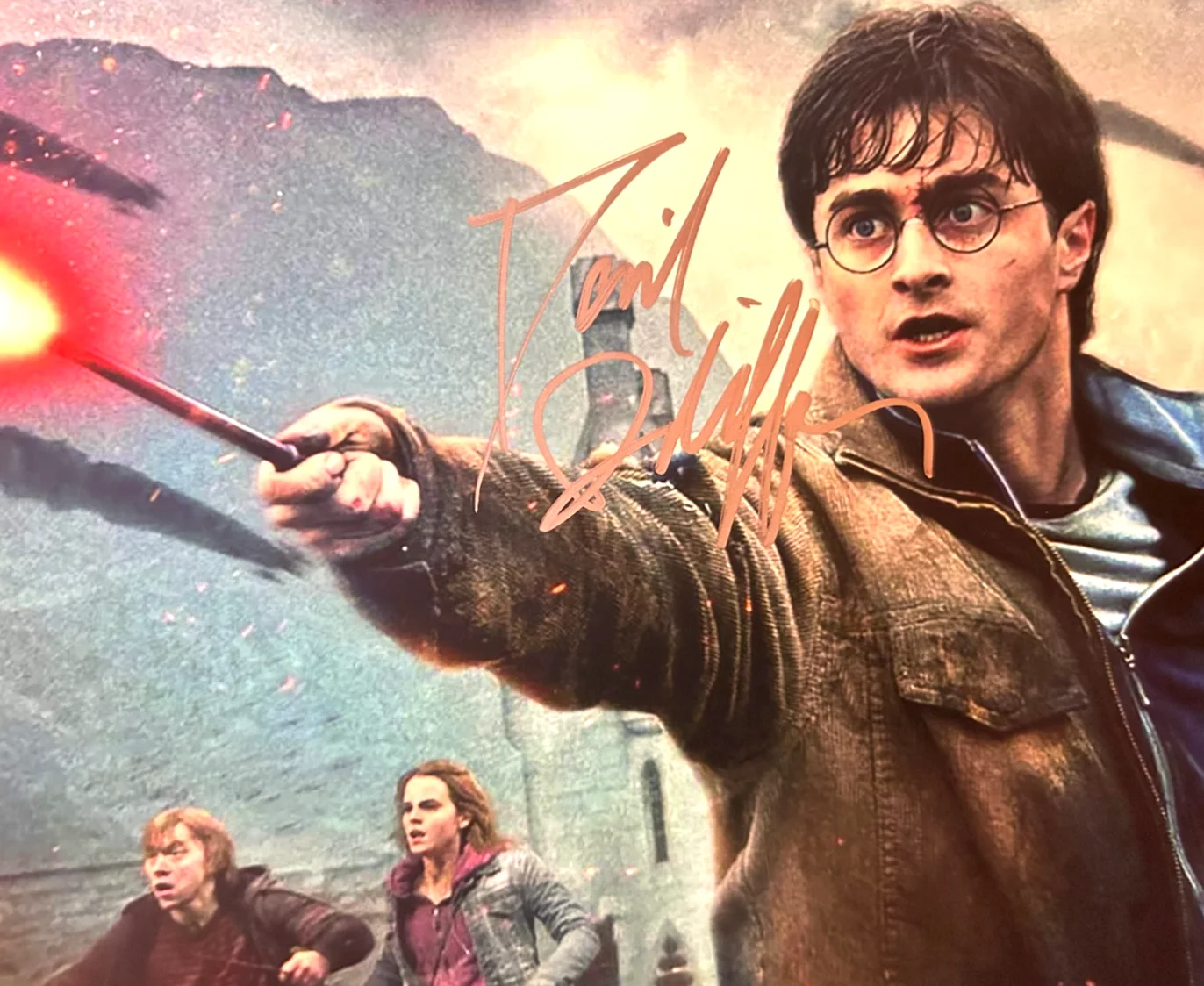 Daniel Radcliffe — Daniel Radcliffe Signed HARRY POTTER x10" Authentic Autograph GENUINE w/COA, image 3