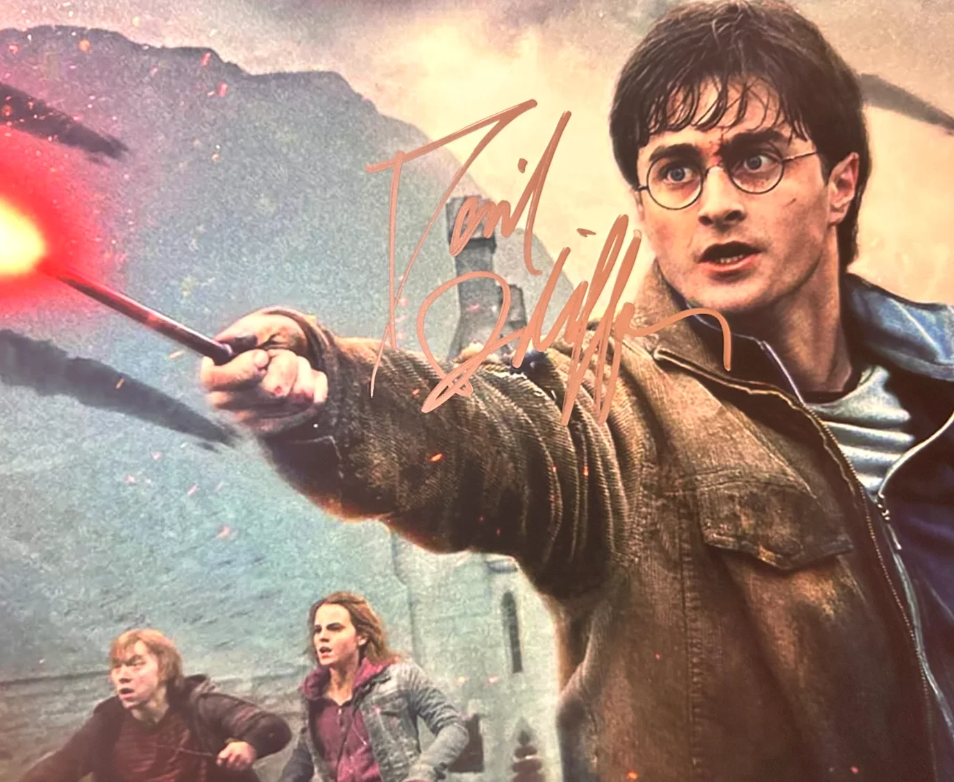 Daniel Radcliffe — Daniel Radcliffe Signed HARRY POTTER x10" Authentic Autograph GENUINE w/COA, image 5
