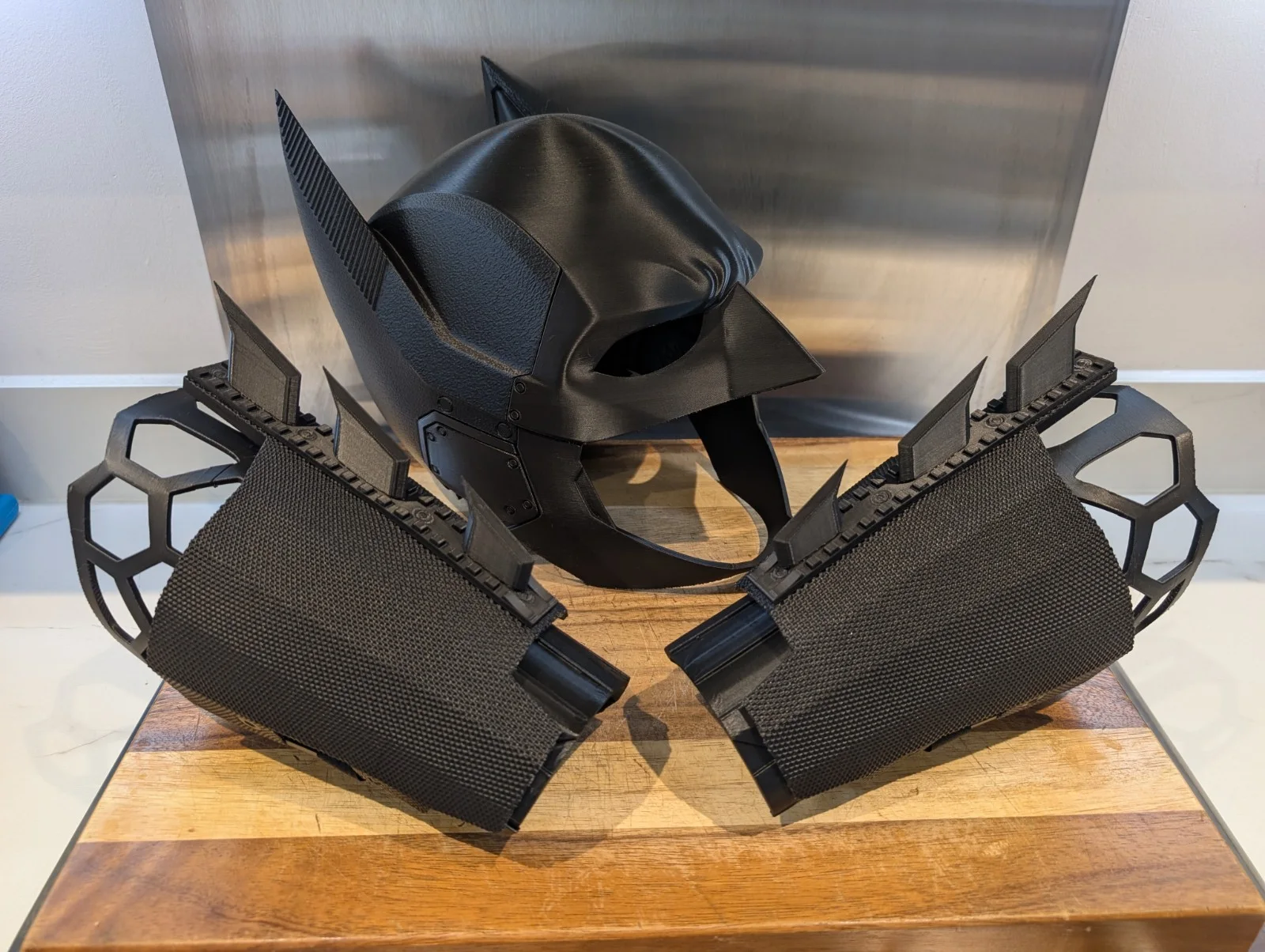 Batman Cowl & Gauntlets, image 2
