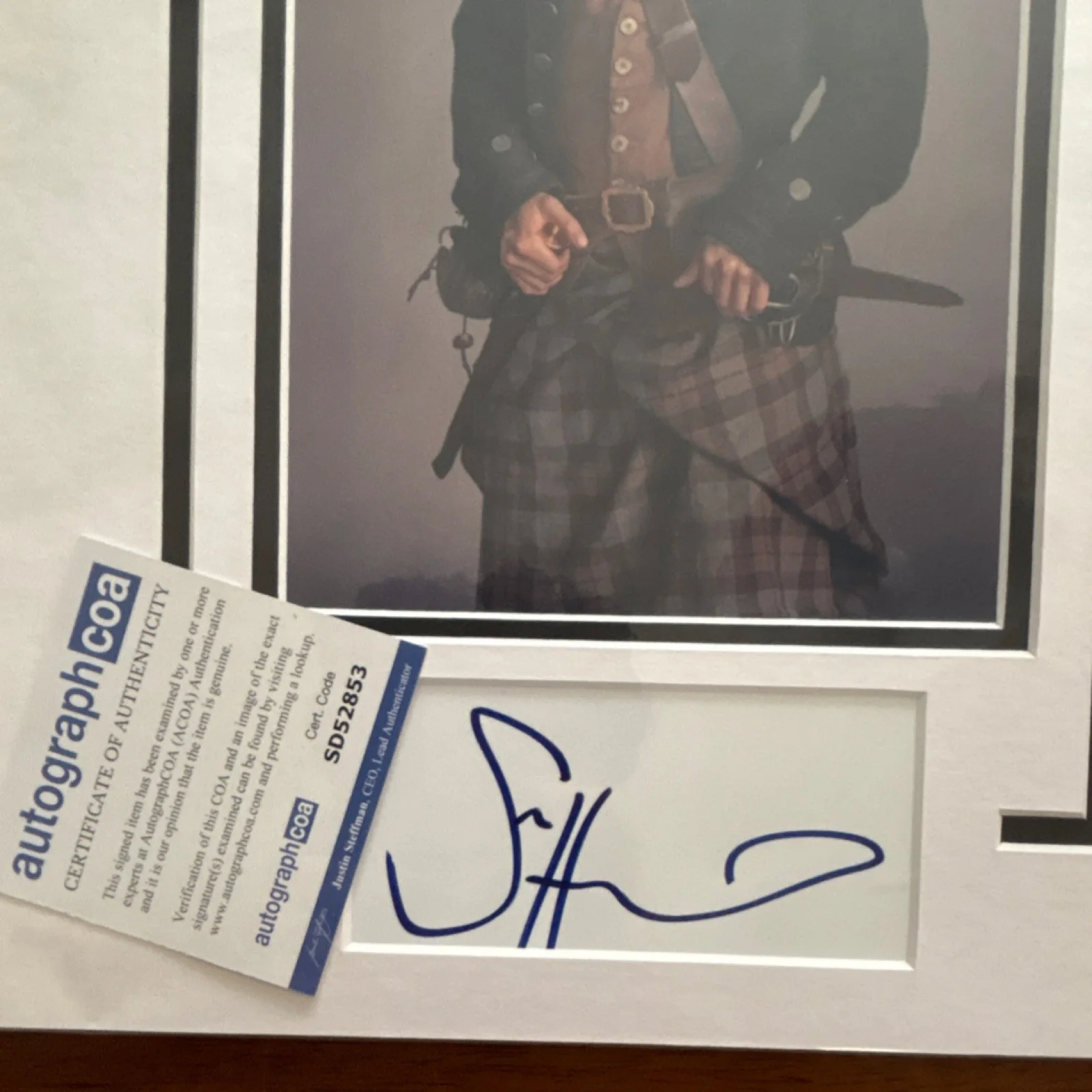 Outlander Sam Heughan Hand signed Autograph w/ COA, image 2