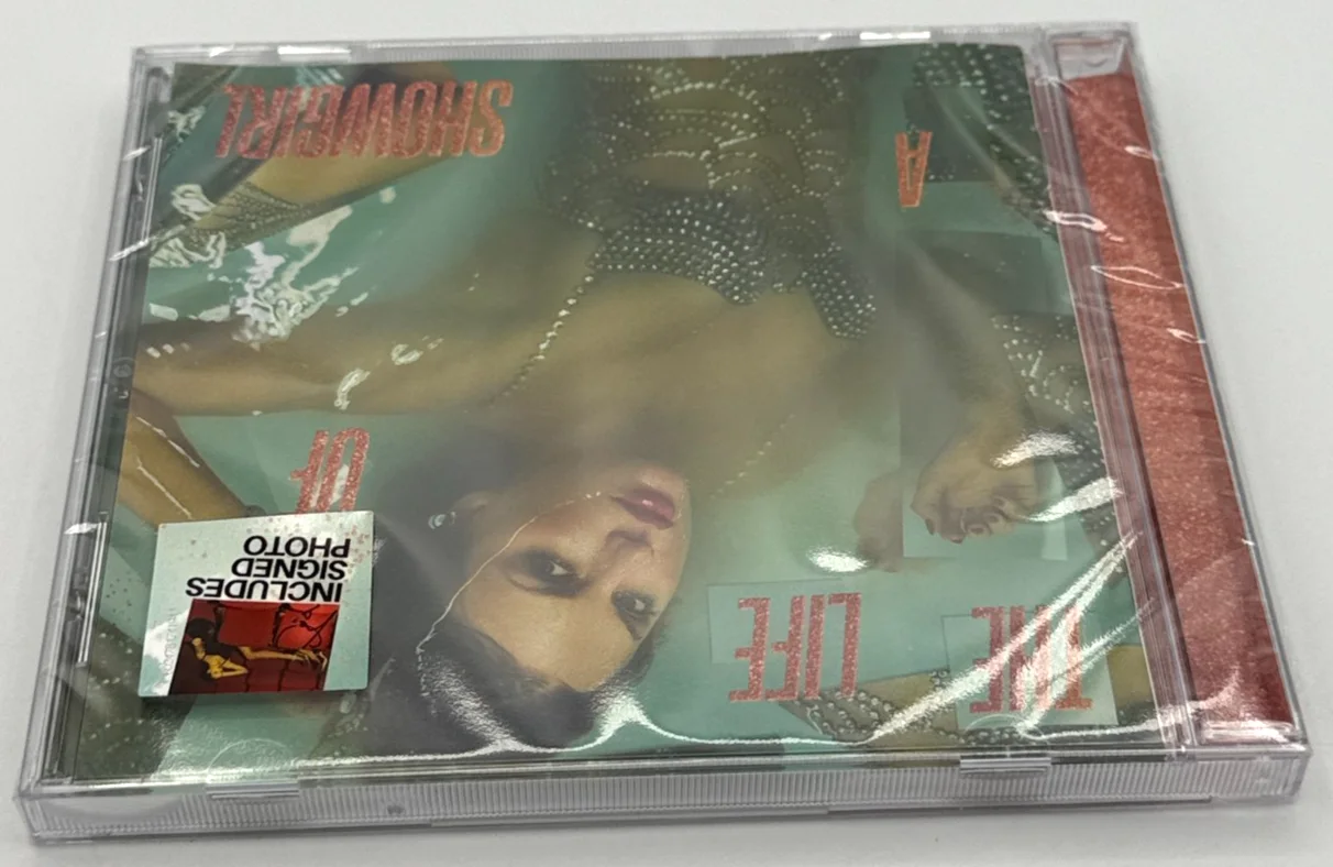Taylor Swift The Life of a Showgirl CD + Hand Signed Photo 4 - SEALED, изображение 2